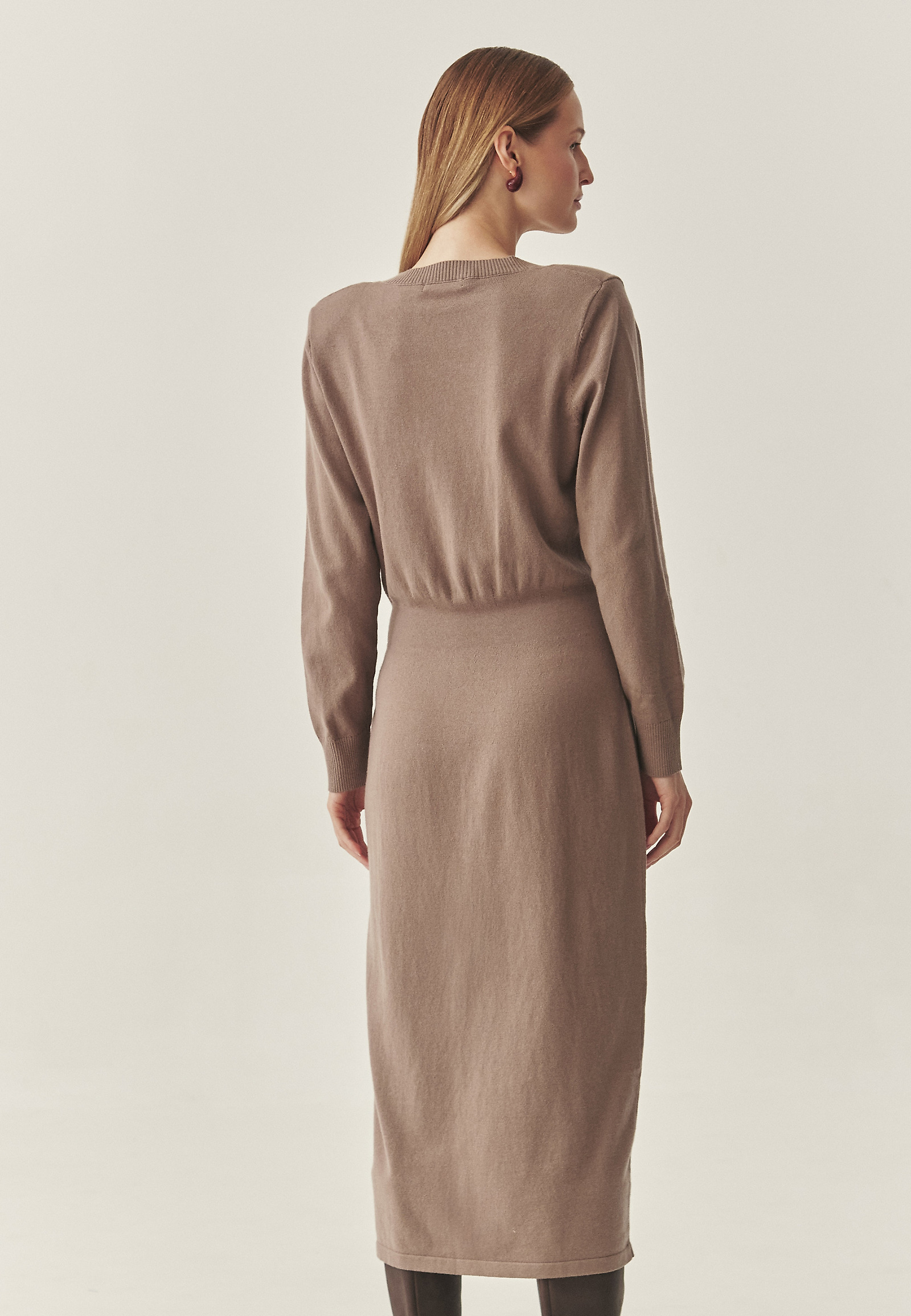 FITTED YARN MIDI DRESS — JASMINE FITTED YARN MIDI DRESS — JASMINE BEIGE 118588