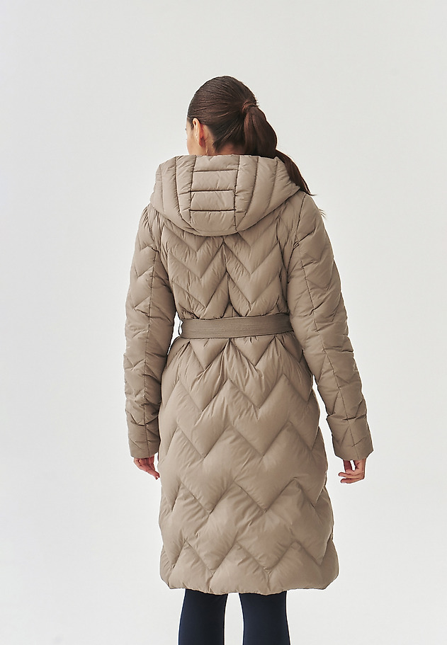 LADIES' PUFF COAT WITH HOOD AND TIE BELT - GAMI LADIES' PUFF COAT WITH HOOD AND TIE BELT - GAMI BEŻOWY 3
