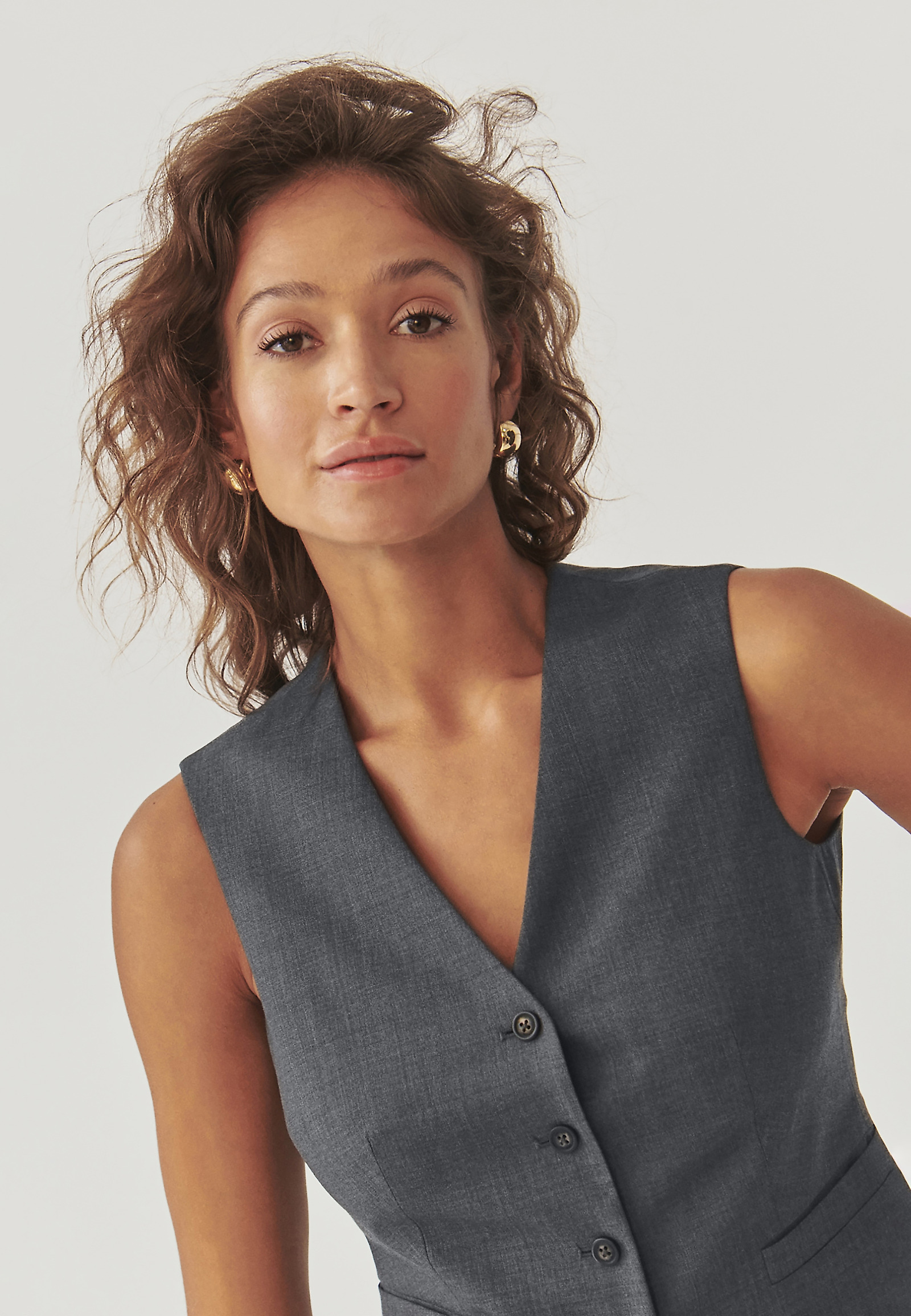 KLASYCZNA DAMSKA KAMIZELKA GARNITUROWA - RONITA 1 KLASYCZNA DAMSKA KAMIZELKA GARNITUROWA - RONITA 1 SZARY 103833