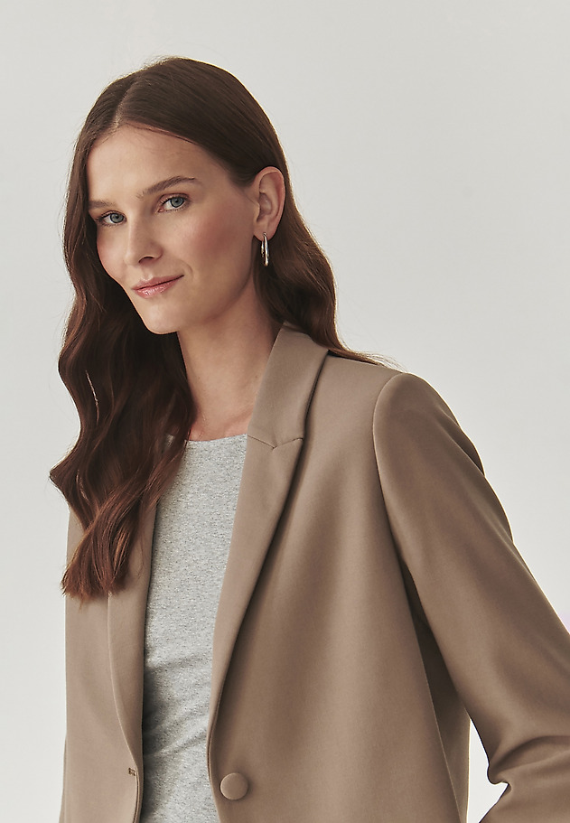 MODERN LADIES’ CROPPED BLAZER - RENETA MODERN LADIES’ CROPPED BLAZER - RENETA BEŻOWY 4