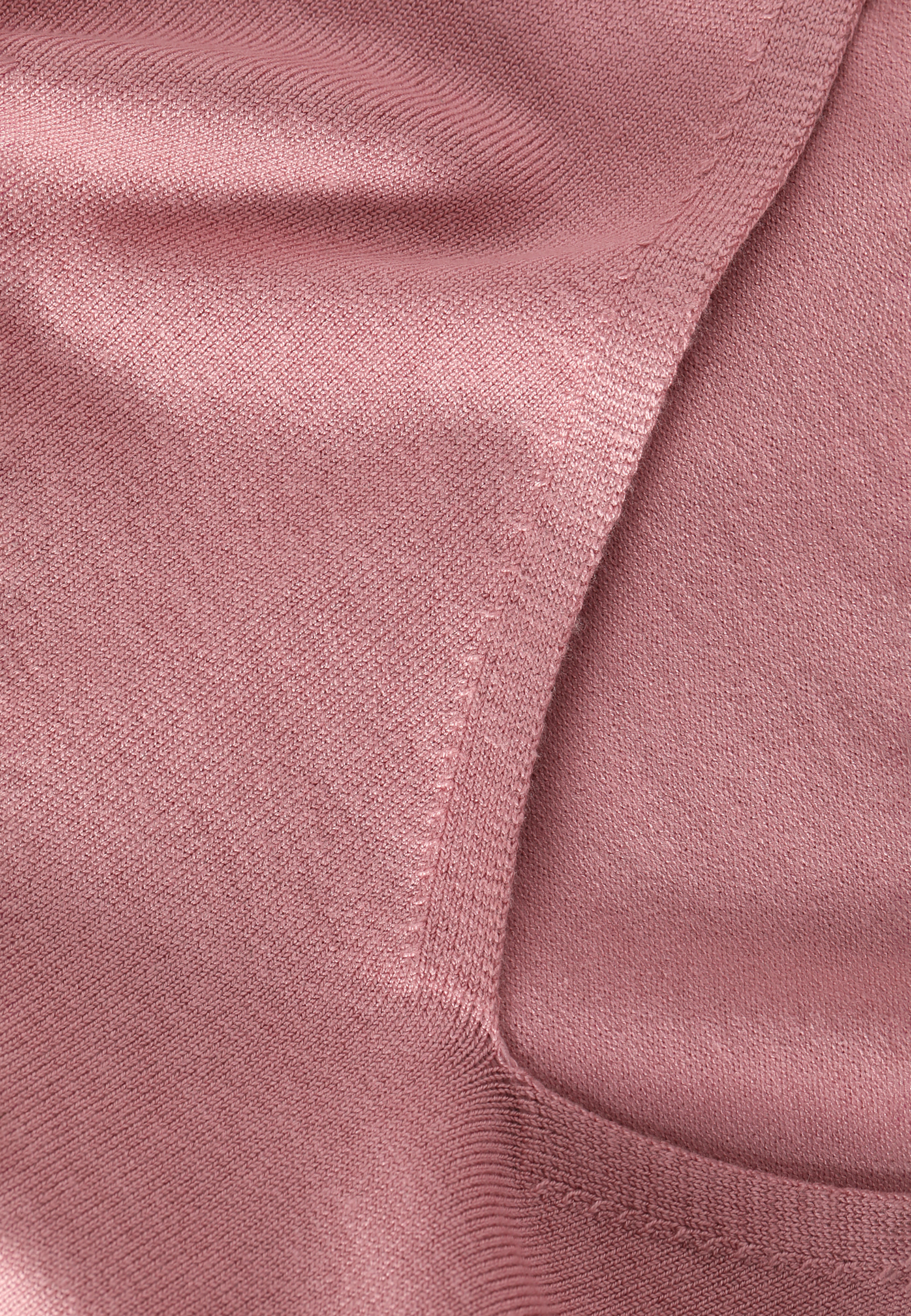 KLASICKÝ DÁMSKÝ SVETR S VÉČKOVÝM VÝSTŘIHEM TESSA 2