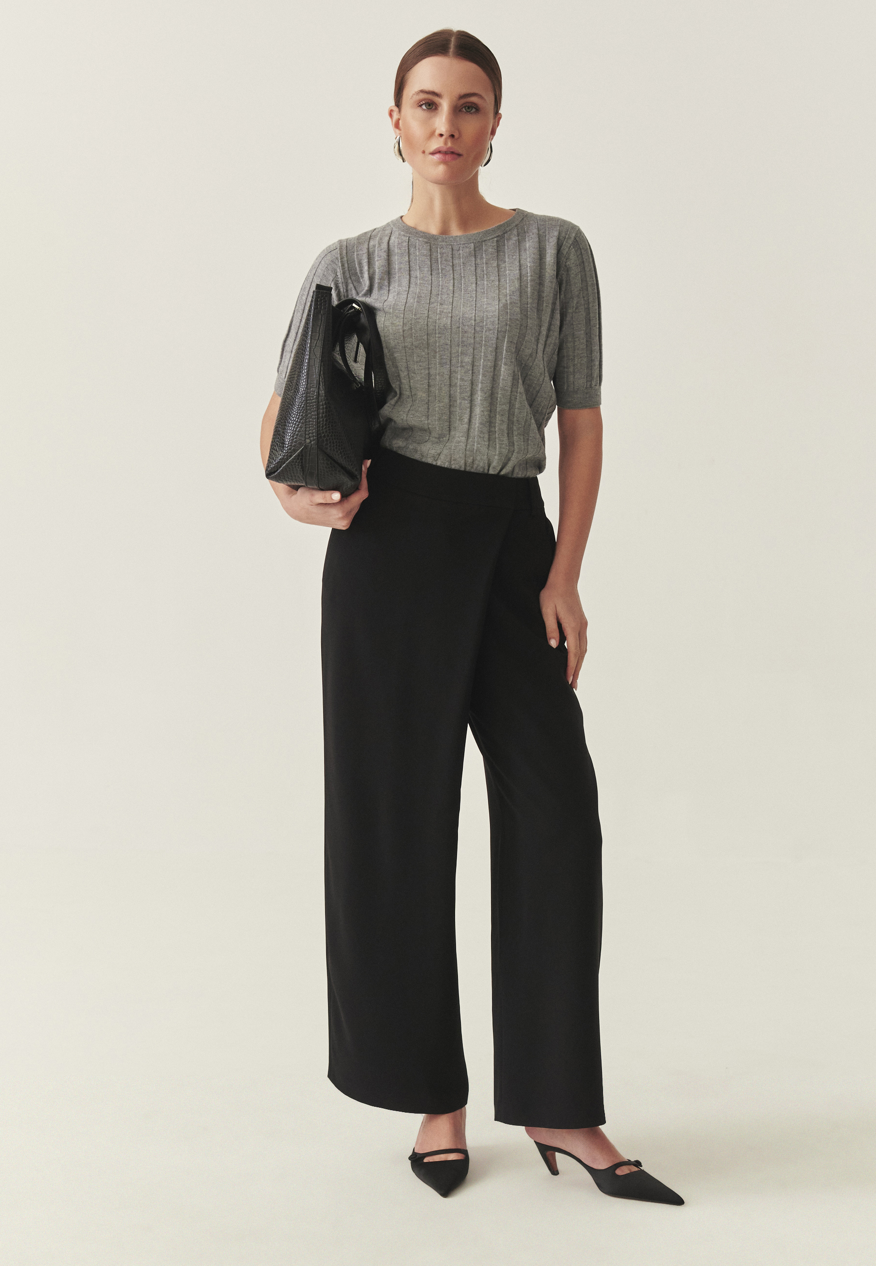 ŠIROKÉ NOHAVICE S BOČNÝMI KAPSÁČOVÝMI VRECKAMI - SAMTE 2