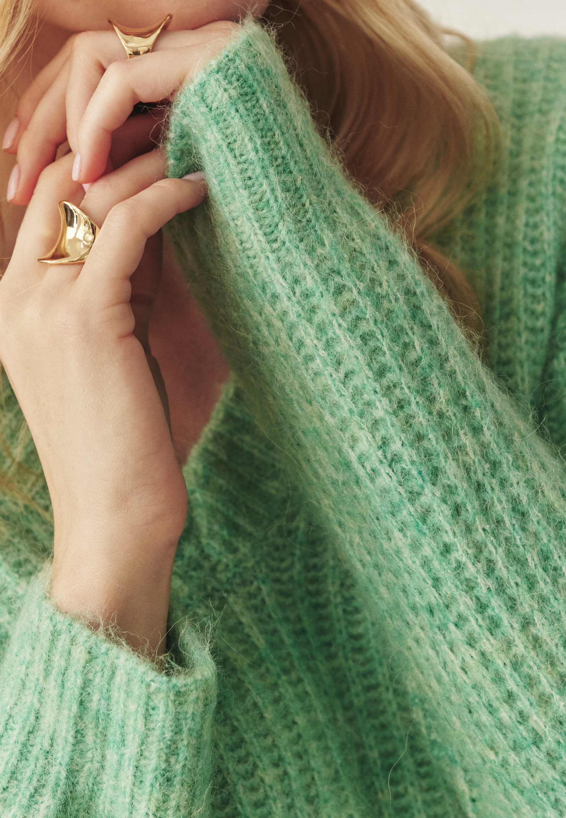 PULOVER DE DAMĂ, CU DECOLTEU ÎN FORMA LITEREI „V” — ASPEN VERDE 2