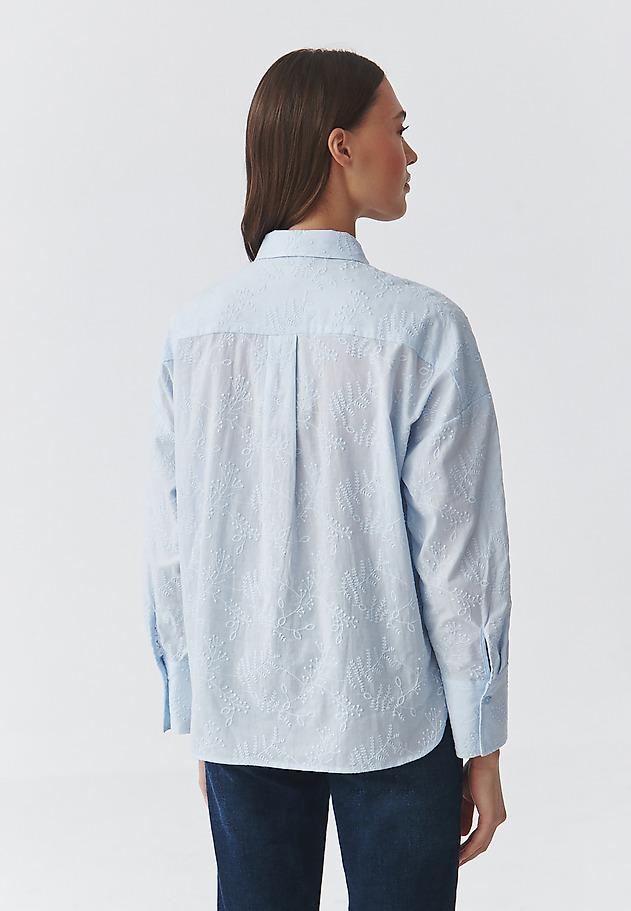 LADIES' WOVEN SHIRT WITH FLORAL EMBROIDERY — INES LADIES' WOVEN SHIRT WITH FLORAL EMBROIDERY — INES NIEBIESKI 4