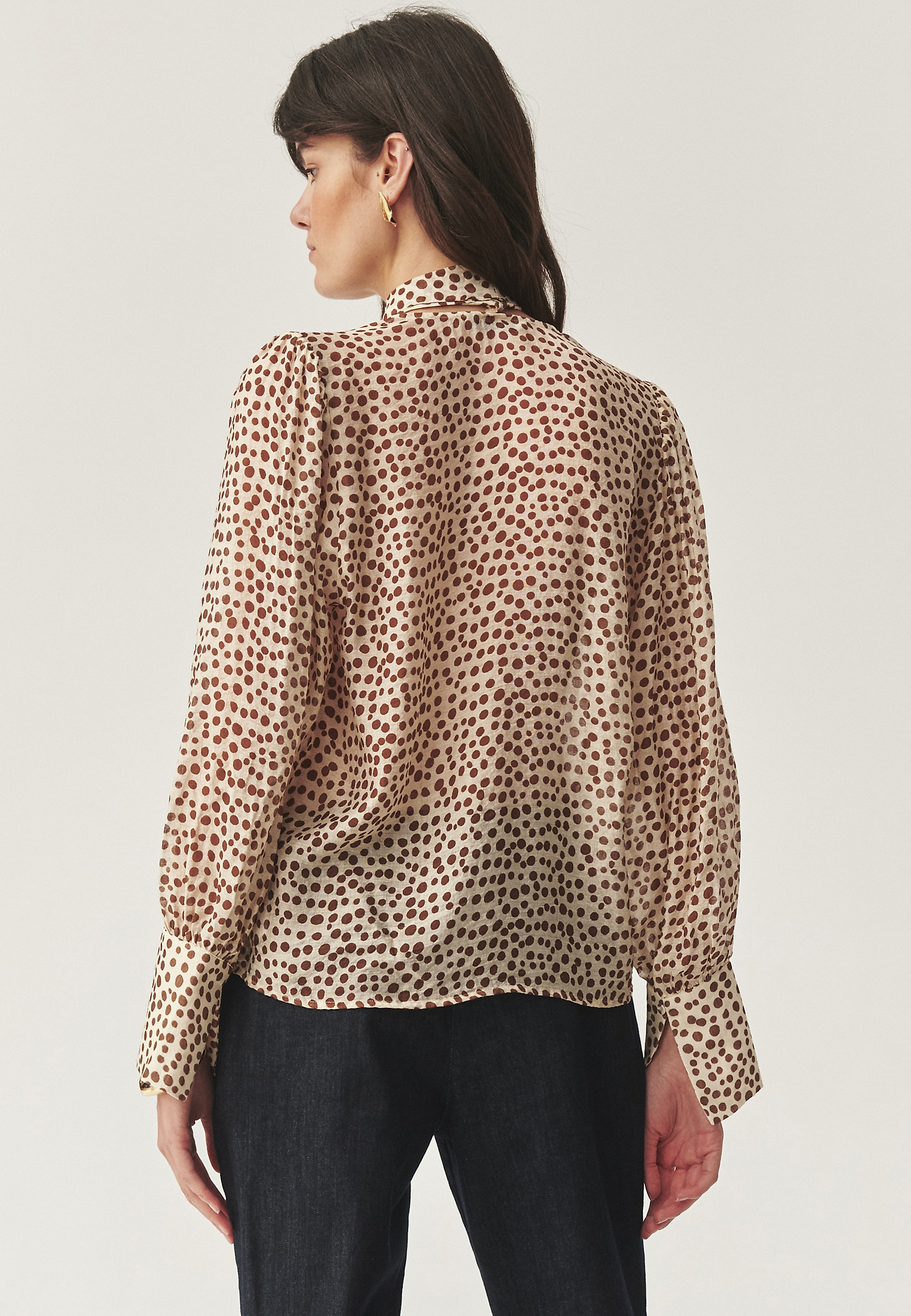 VZOROVANÁ BLÚZKA S OZDOBNÝM VIAZANÍM - SONRI VZOROVANÁ BLÚZKA S OZDOBNÝM VIAZANÍM - SONRI VIACFAREBNÝ 113620