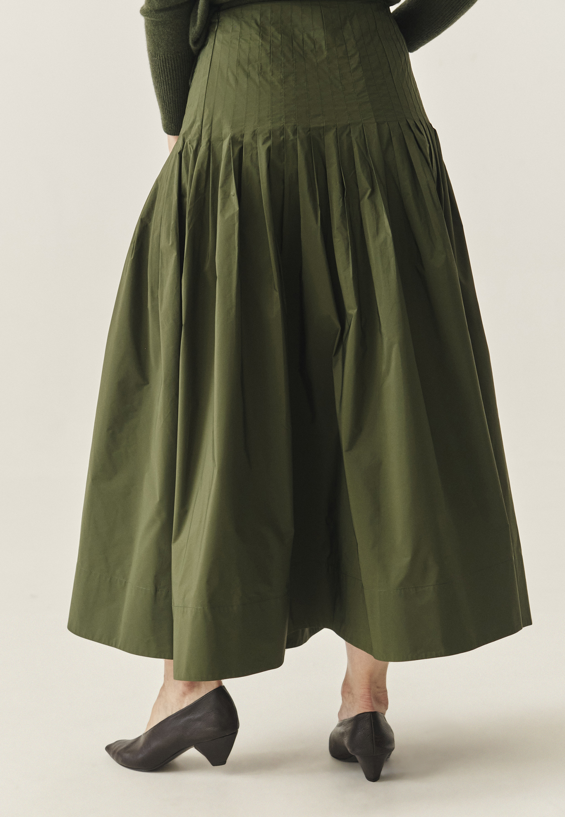 ROZKLOSZOWANA SPÓDNICA Z TAFTY - PLISKA ZIELONY 2