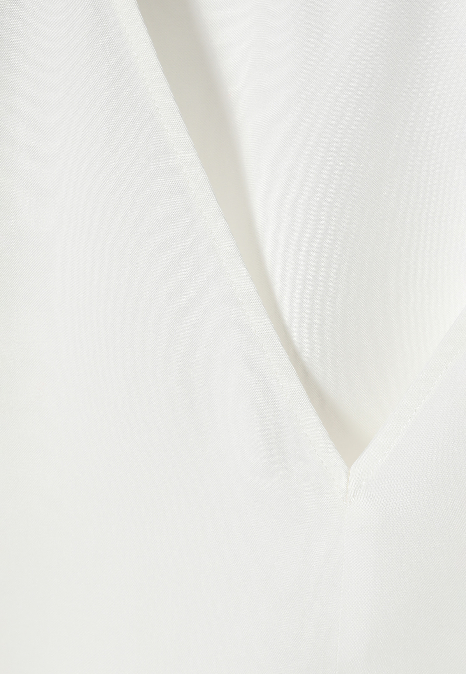 HÖLGYBLOUSE V-ALAKÚ NYAKKIVÁGÁSSAL - SIRO HÖLGYBLOUSE V-ALAKÚ NYAKKIVÁGÁSSAL - SIRO EKRÜ 98515