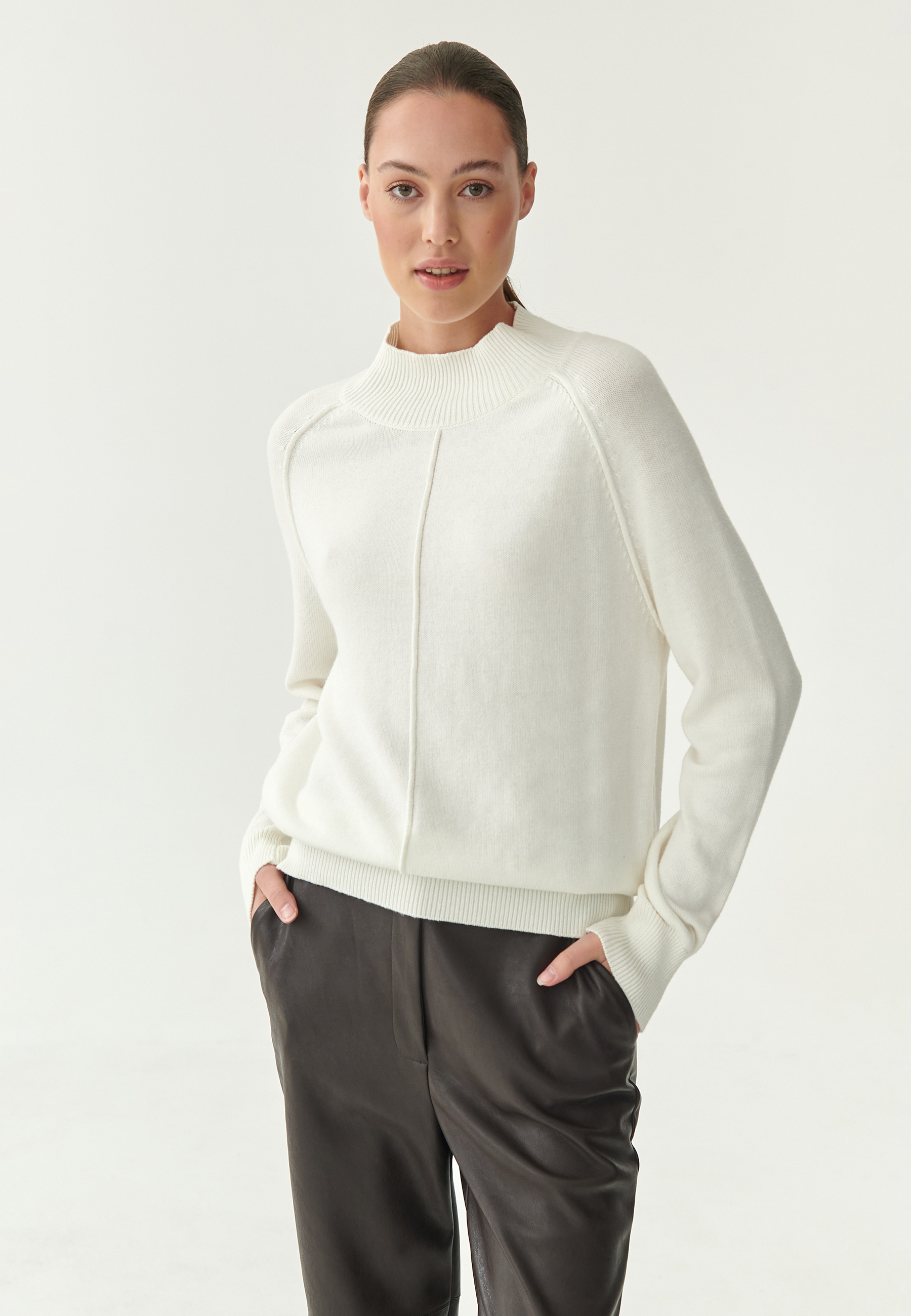 PULOVER DE DAMĂ PE GÂT ARMEA