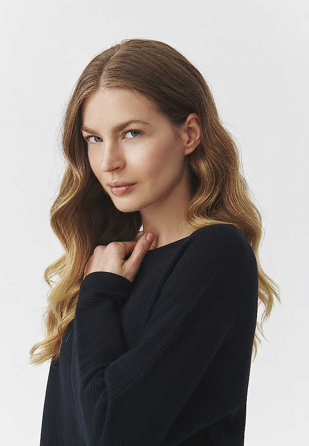 LADIES' STRUCTURED SWEATER WITH A BOAT NECKLINE - PEGGIE LADIES' STRUCTURED SWEATER WITH A BOAT NECKLINE - PEGGIE GRANATOWY 4