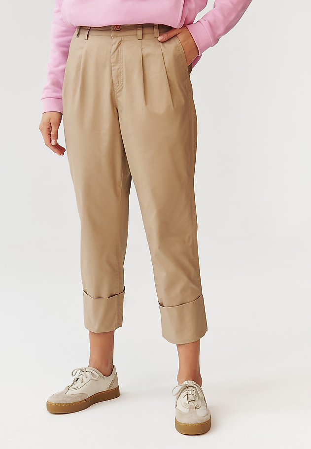 LADIES’ COTTON PANTS WITH STYLISH PLEATS - ERTO LADIES’ COTTON PANTS WITH STYLISH PLEATS - ERTO BEŻOWY 2