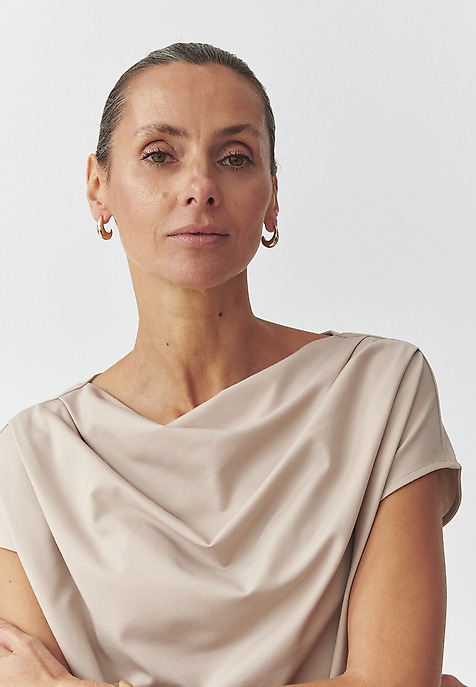 KNITTED BLOUSE WITH RUFFLED NECKLINE — MELISA KNITTED BLOUSE WITH RUFFLED NECKLINE — MELISA