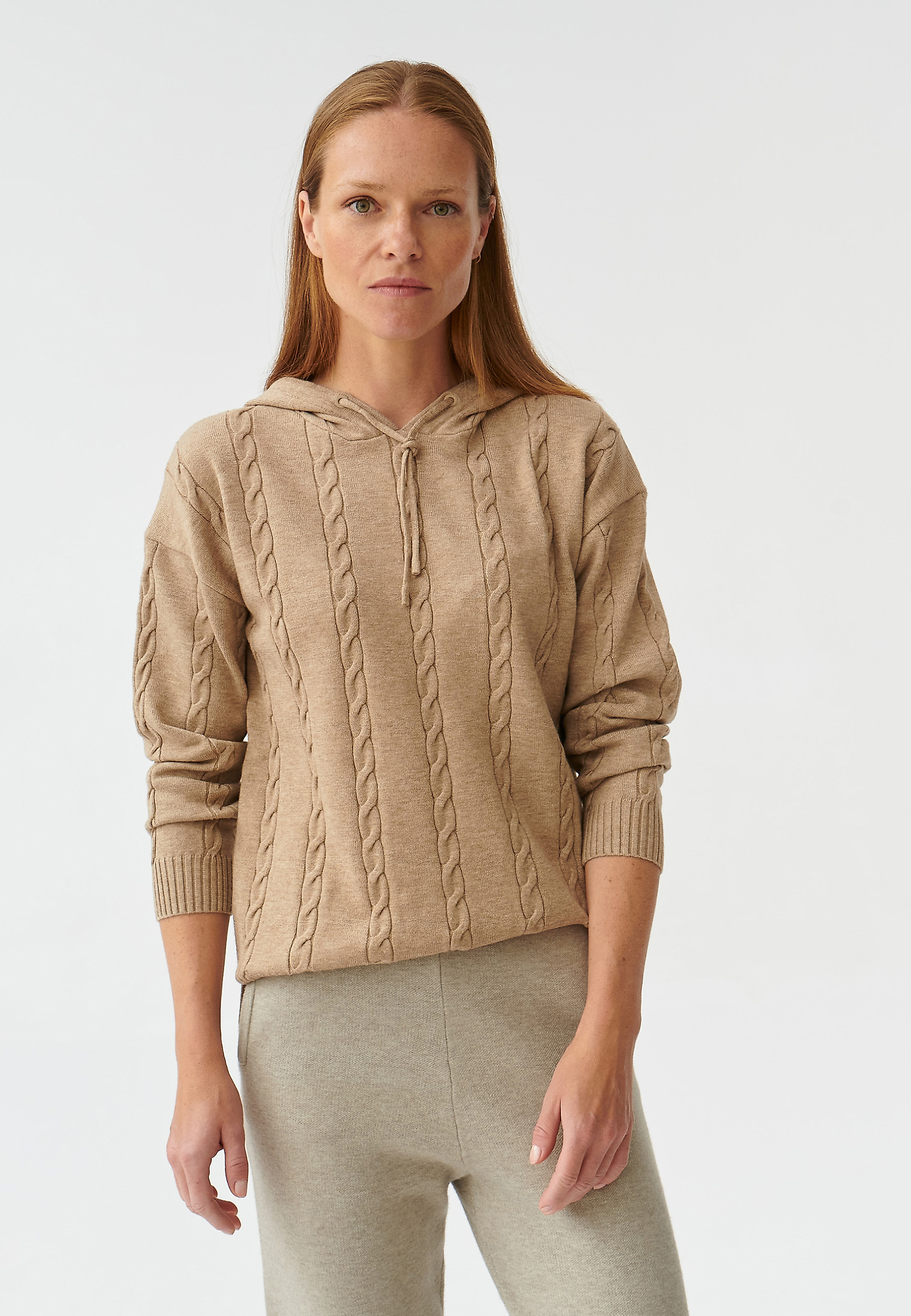 SWETER DAMSKI Z KAPTUREM PILOWO SWETER DAMSKI Z KAPTUREM PILOWO BEŻOWY 91044