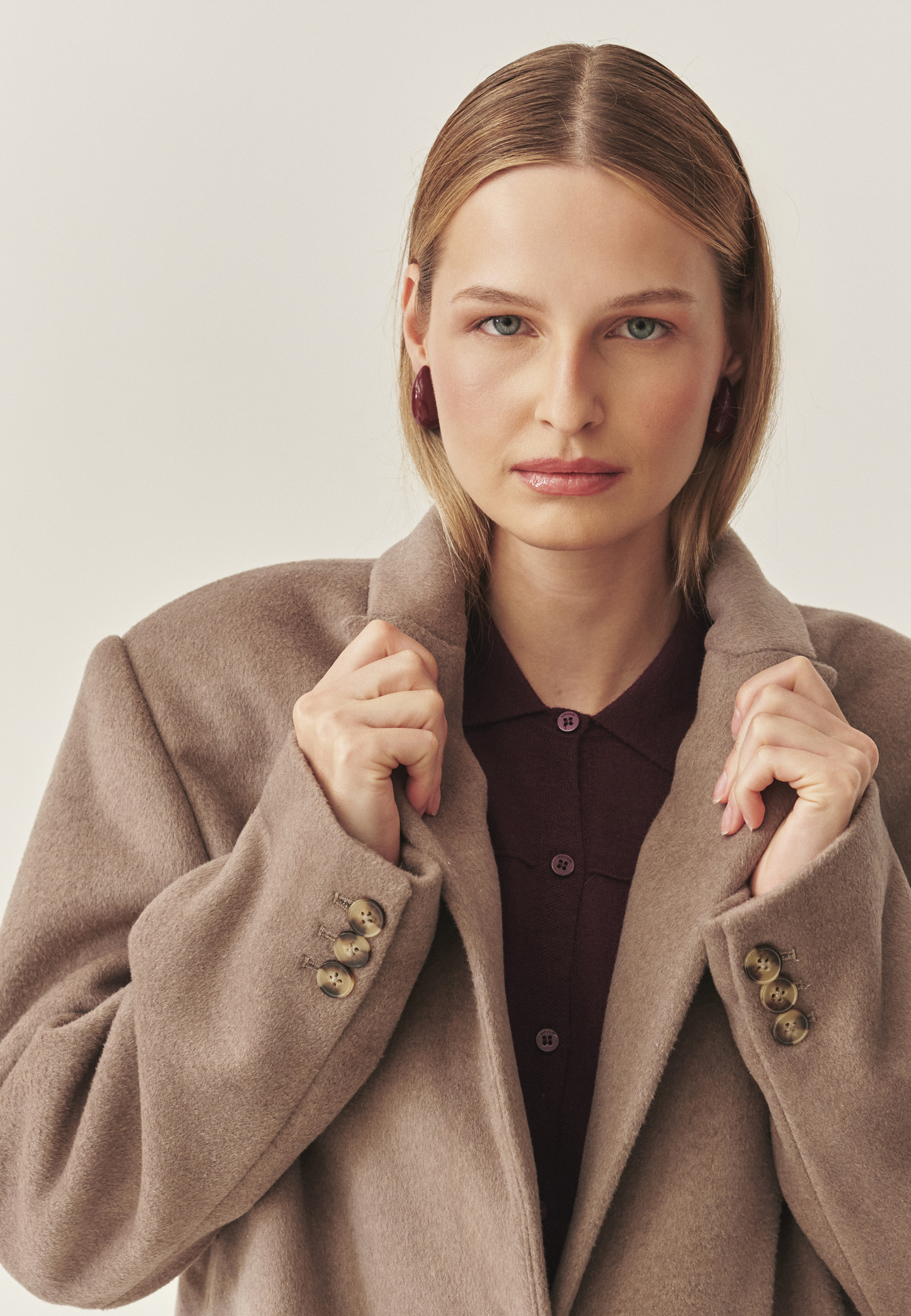 PALTON DE DAMĂ CU UN RÂND DE NASTURI CU BUZUNARE ÎNCĂPĂTOARE - MAWE BEJ 2