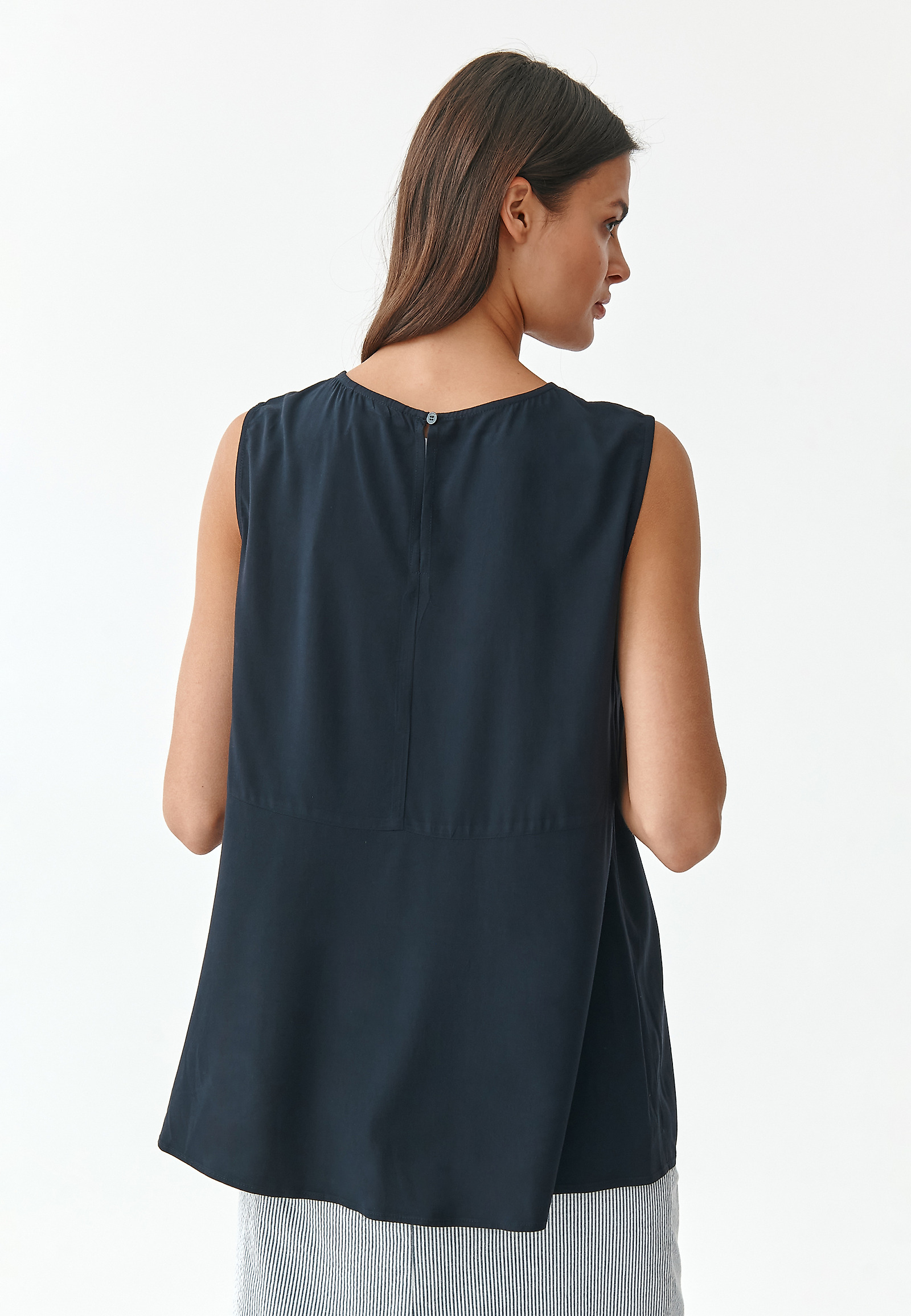 ŽENSKA BLUZA BREZ ROKAVOV AFINA 1 ŽENSKA BLUZA BREZ ROKAVOV AFINA 1 TEMNO MODRA 79376