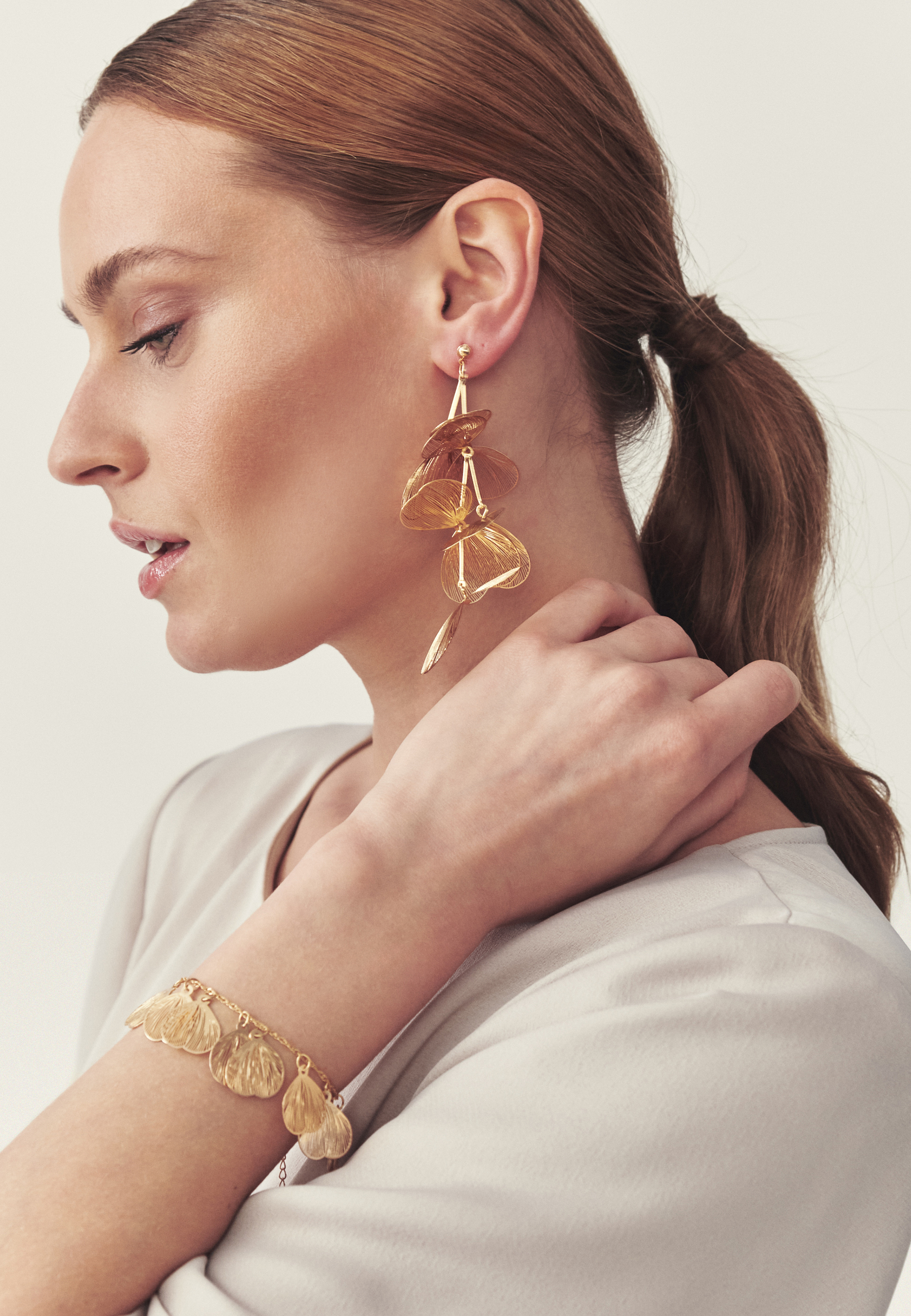 BRANSOLETKA Z KWIATOWYM MOTYWEM - AMATELA SZARY 2