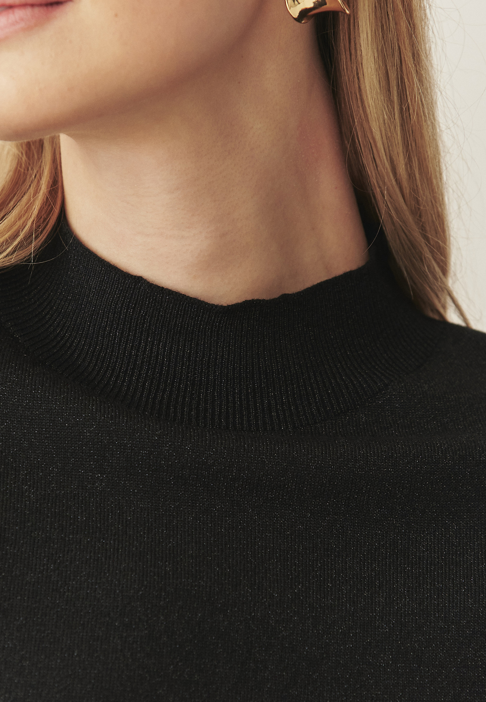 KLASICKÝ SVETR S METALICKÝM VLÁKNEM - LULU 2 KLASICKÝ SVETR S METALICKÝM VLÁKNEM - LULU 2 ČERNÁ 118873