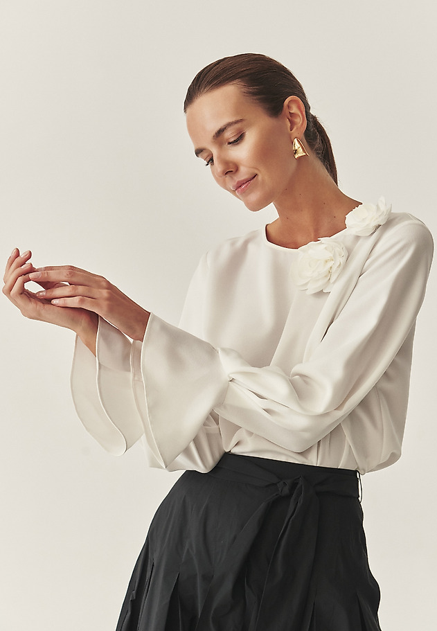 WOVEN BLOUSE WITH FLORAL DECORATION - AURELIS WOVEN BLOUSE WITH FLORAL DECORATION - AURELIS ECRU 1