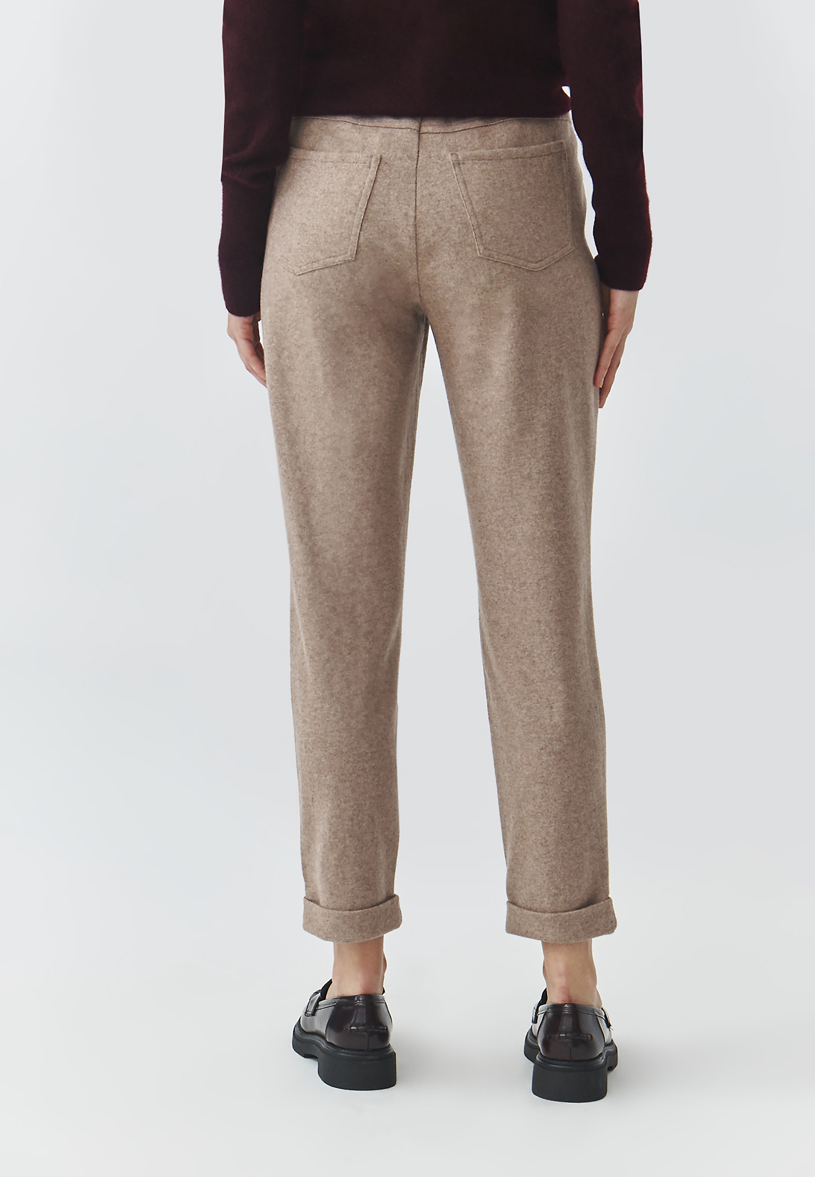 PANTALONI DE DAMĂ, TRICOTAȚI, CU CROIALĂ TIP ȚIGARETĂ — SUMKO 1 PANTALONI DE DAMĂ, TRICOTAȚI, CU CROIALĂ TIP ȚIGARETĂ — SUMKO 1 BEJ 101809