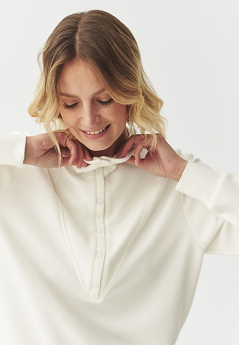LADIES' KNITTED SWEATSHIRT WITH STAND-UP COLLAR — LANIQI ECRU 2