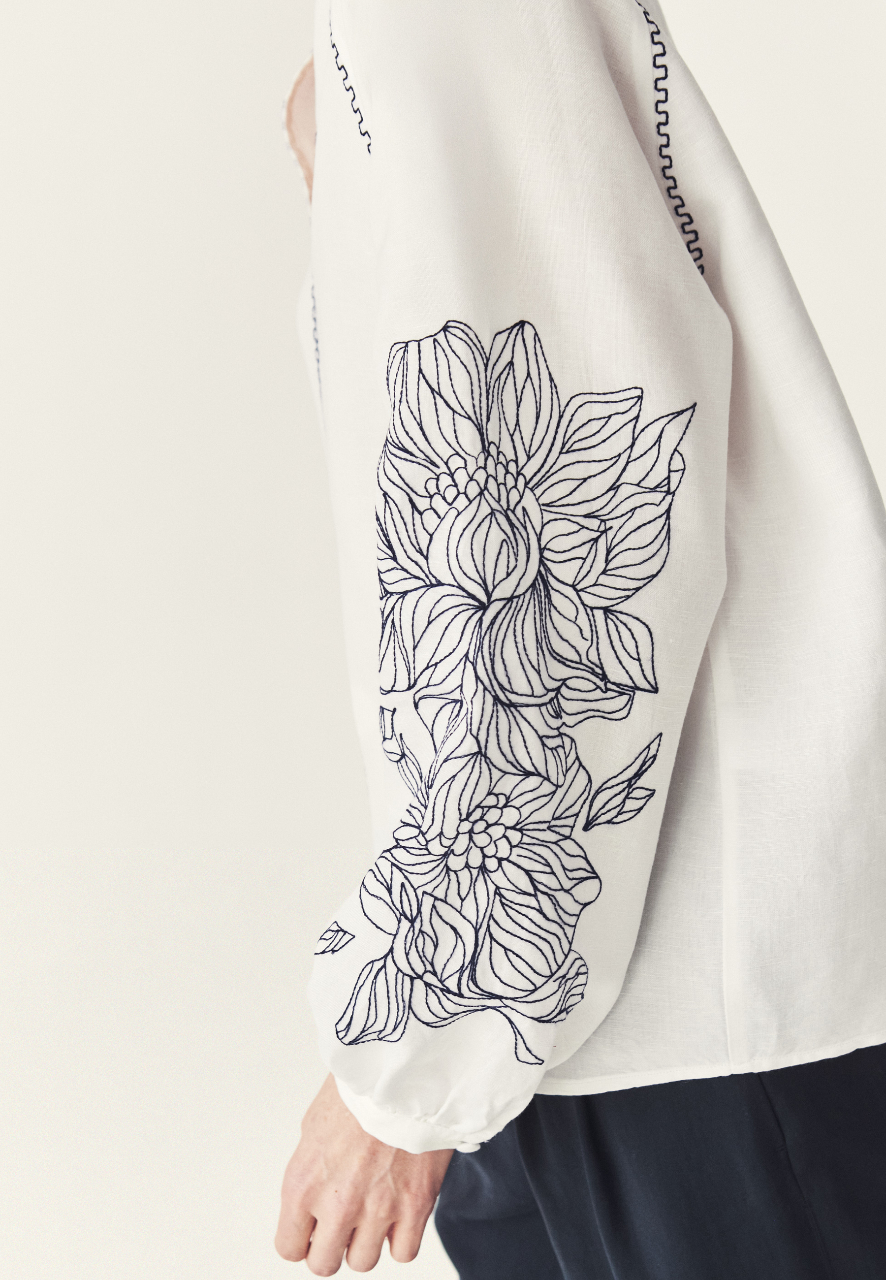 HAFTOWANA BLUZKA Z LNEM - KONTI BIAŁY 2