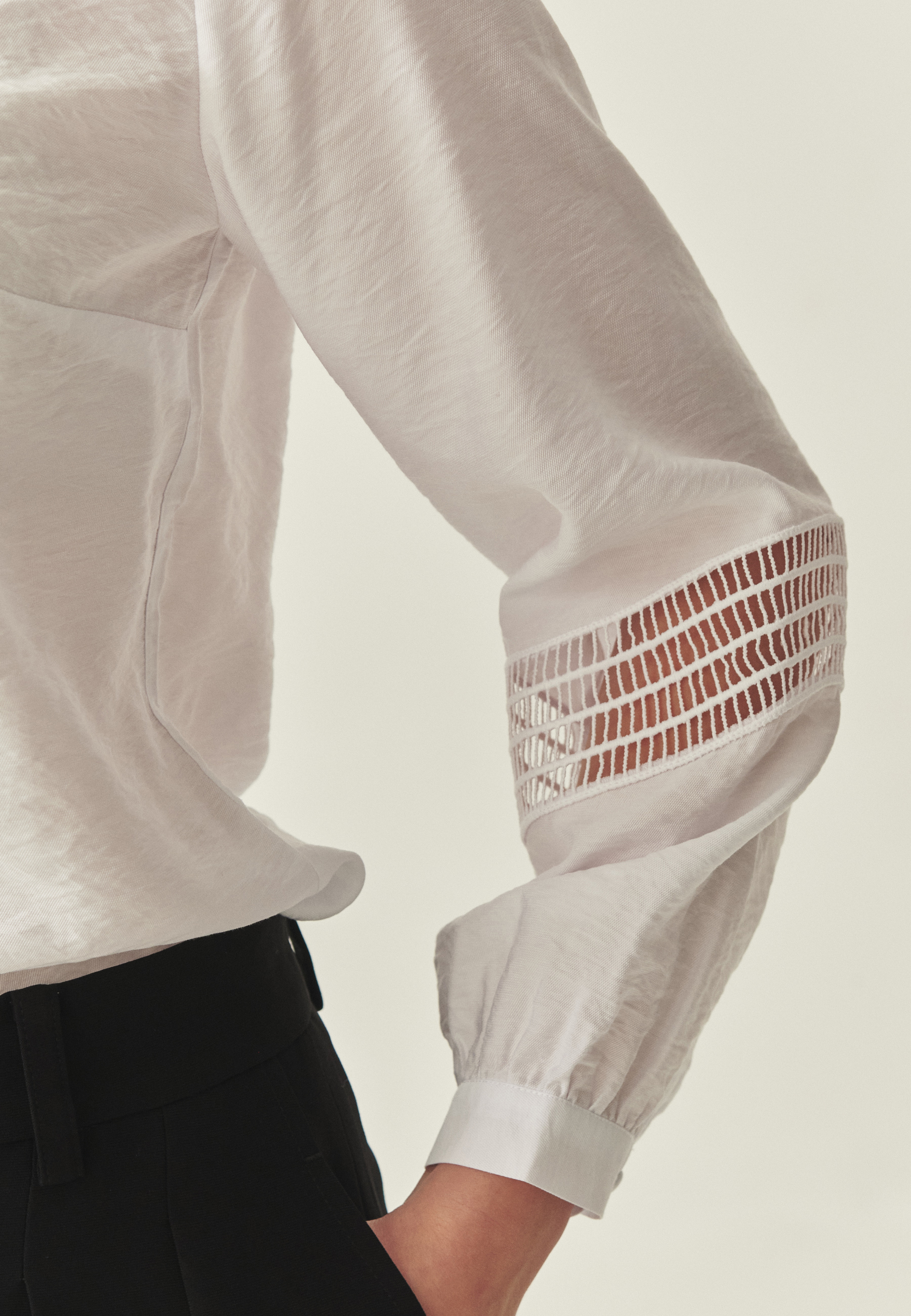 BLUZKA Z AŻUROWĄ WSTAWKĄ - TEKAMI 1 BIAŁY 2