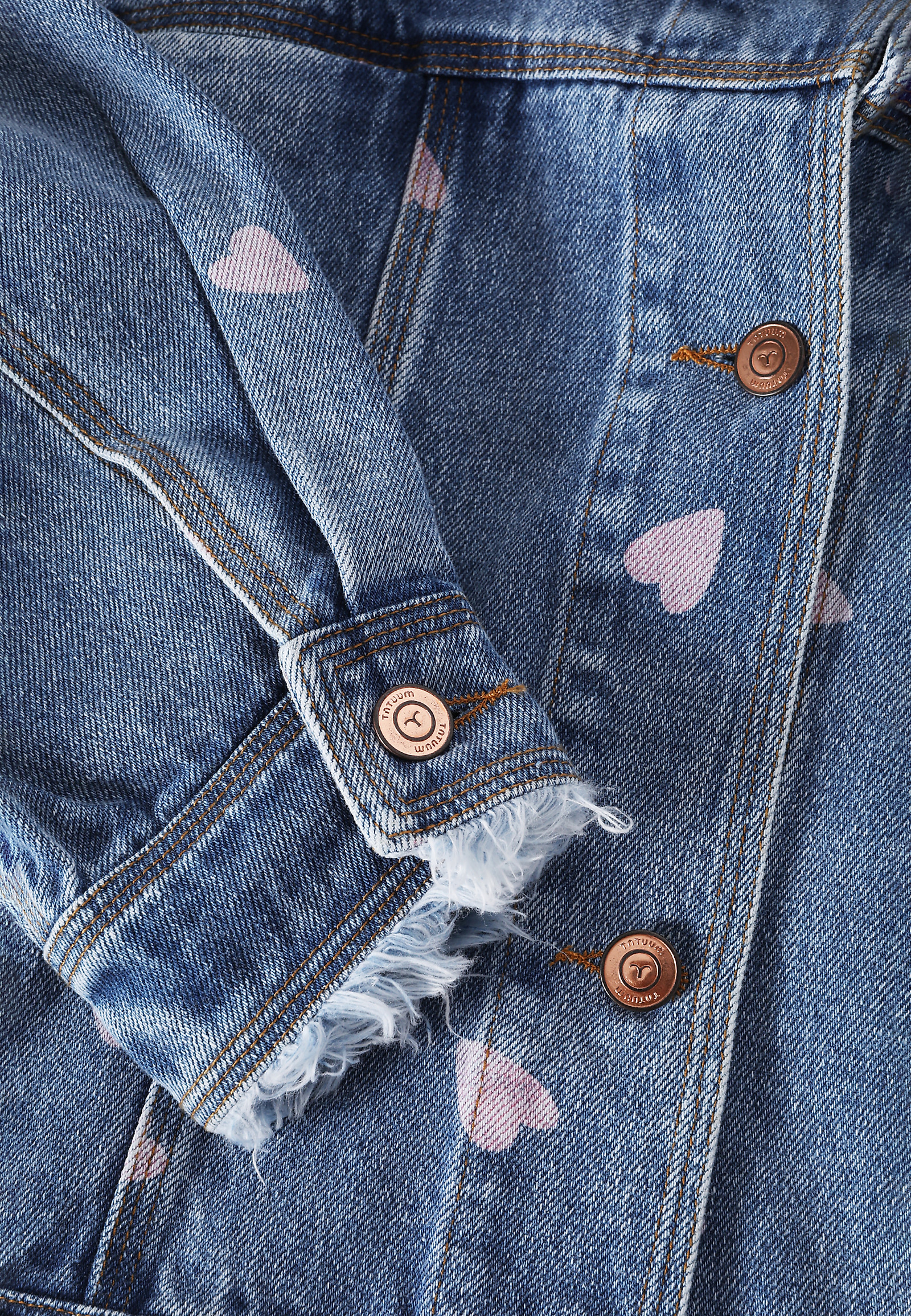OVERSIZED LADIES’ DENIM JACKET PRINTED WITH HEARTS - NAMIA OVERSIZED LADIES’ DENIM JACKET PRINTED WITH HEARTS - NAMIA BLUE 103123