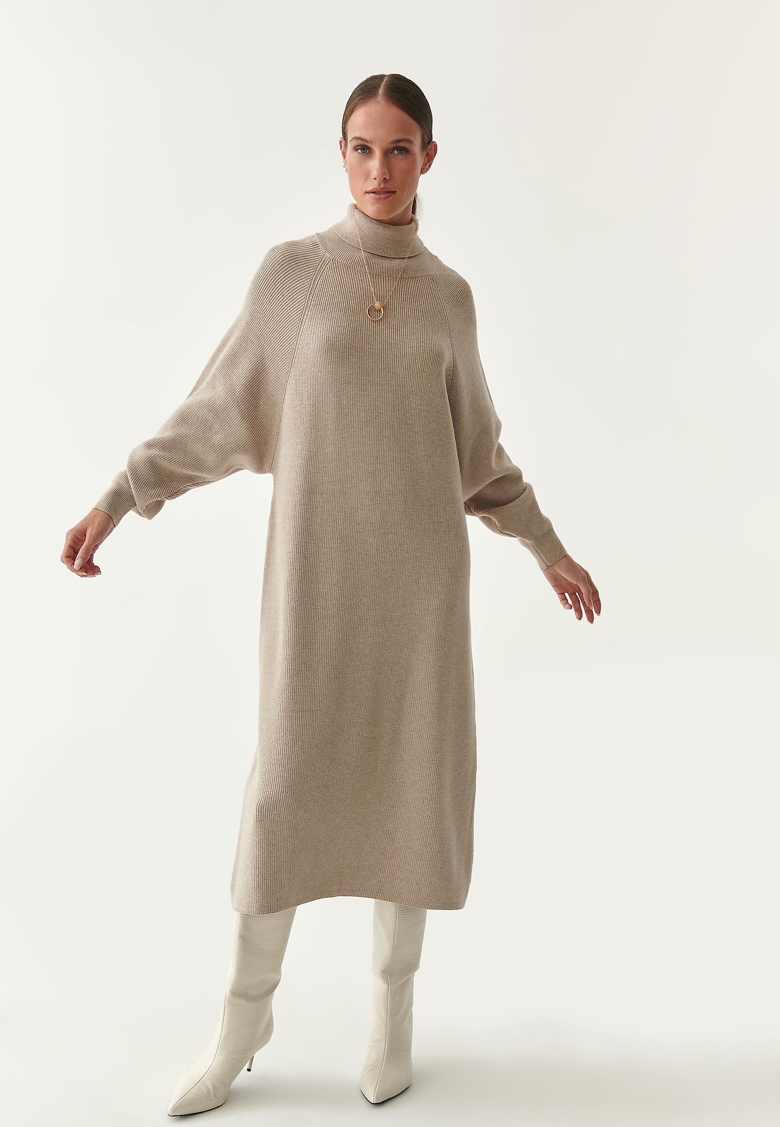 DZIANINOWA SUKIENKA OVERSIZE RONESI DZIANINOWA SUKIENKA OVERSIZE RONESI BEŻOWY 84707