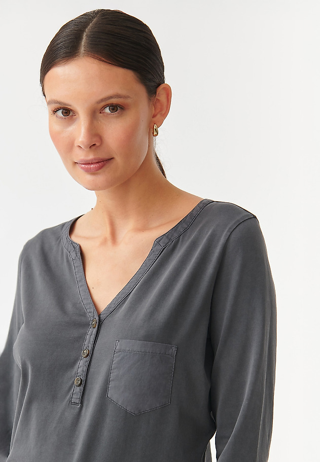 LADIES’ BLOUSE WITH A DECORATIVE MINI POCKET ASTRID LADIES’ BLOUSE WITH A DECORATIVE MINI POCKET ASTRID SZARY 4