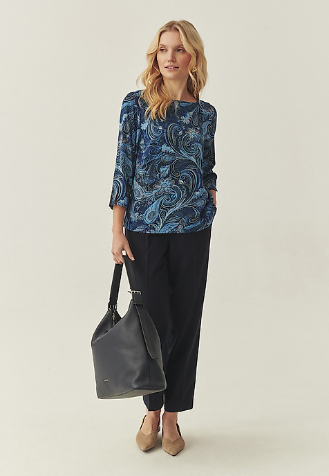 WZORZYSTA BLUZKA Z WISKOZY LENZING™ ECOVERO™ - KORA WZORZYSTA BLUZKA Z WISKOZY LENZING™ ECOVERO™ - KORA