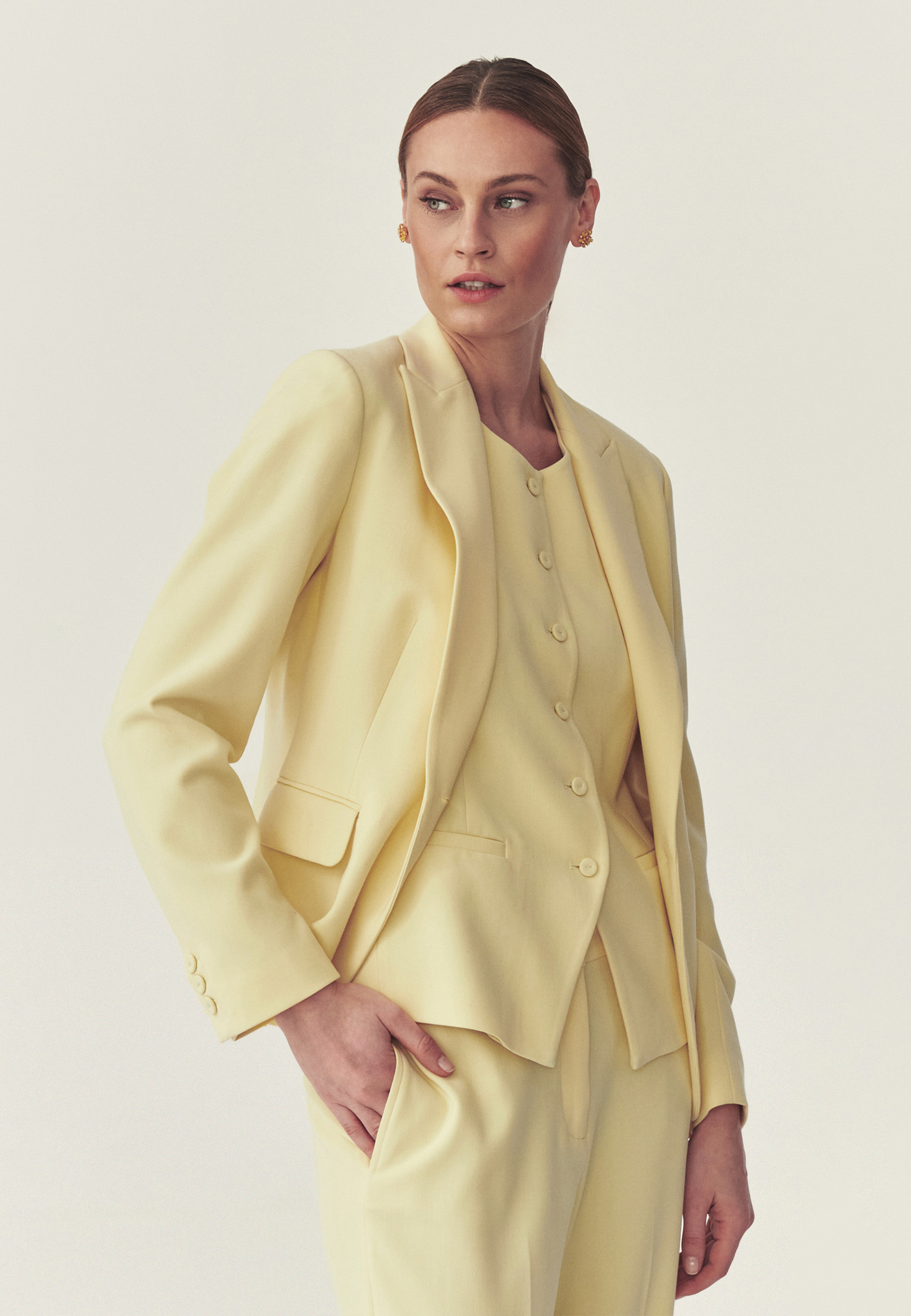 DÁMSKE LÁTKOVÉ SAKO – REMALA 4 ŽLTÁ 2