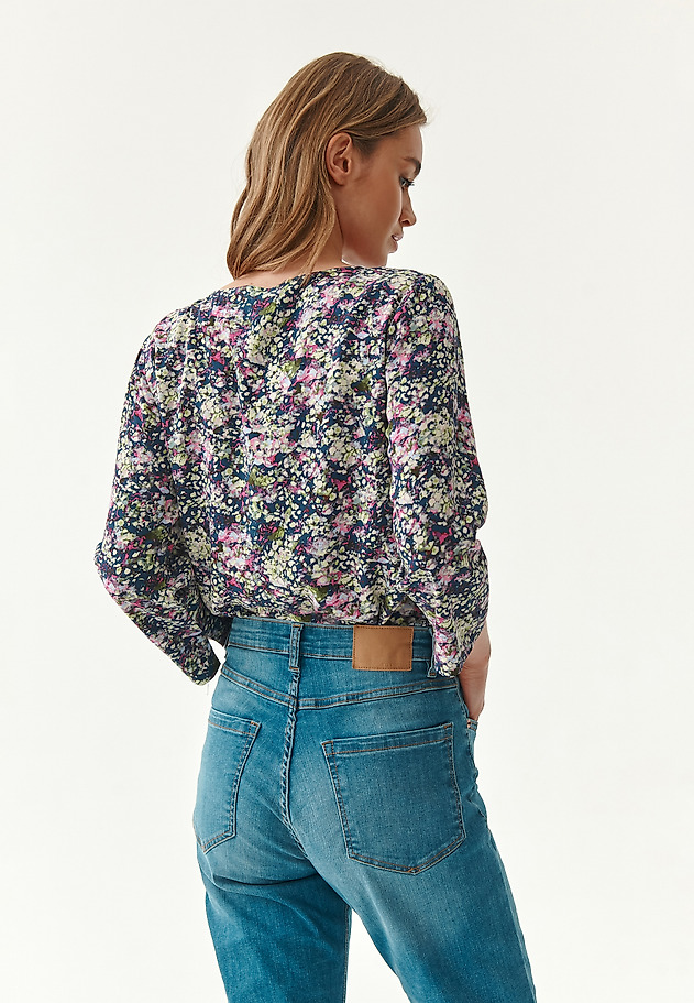 ŽENSKA CVETLIČNA BLUZA AFELIAMI ŽENSKA CVETLIČNA BLUZA AFELIAMI VEČBARVNA 2