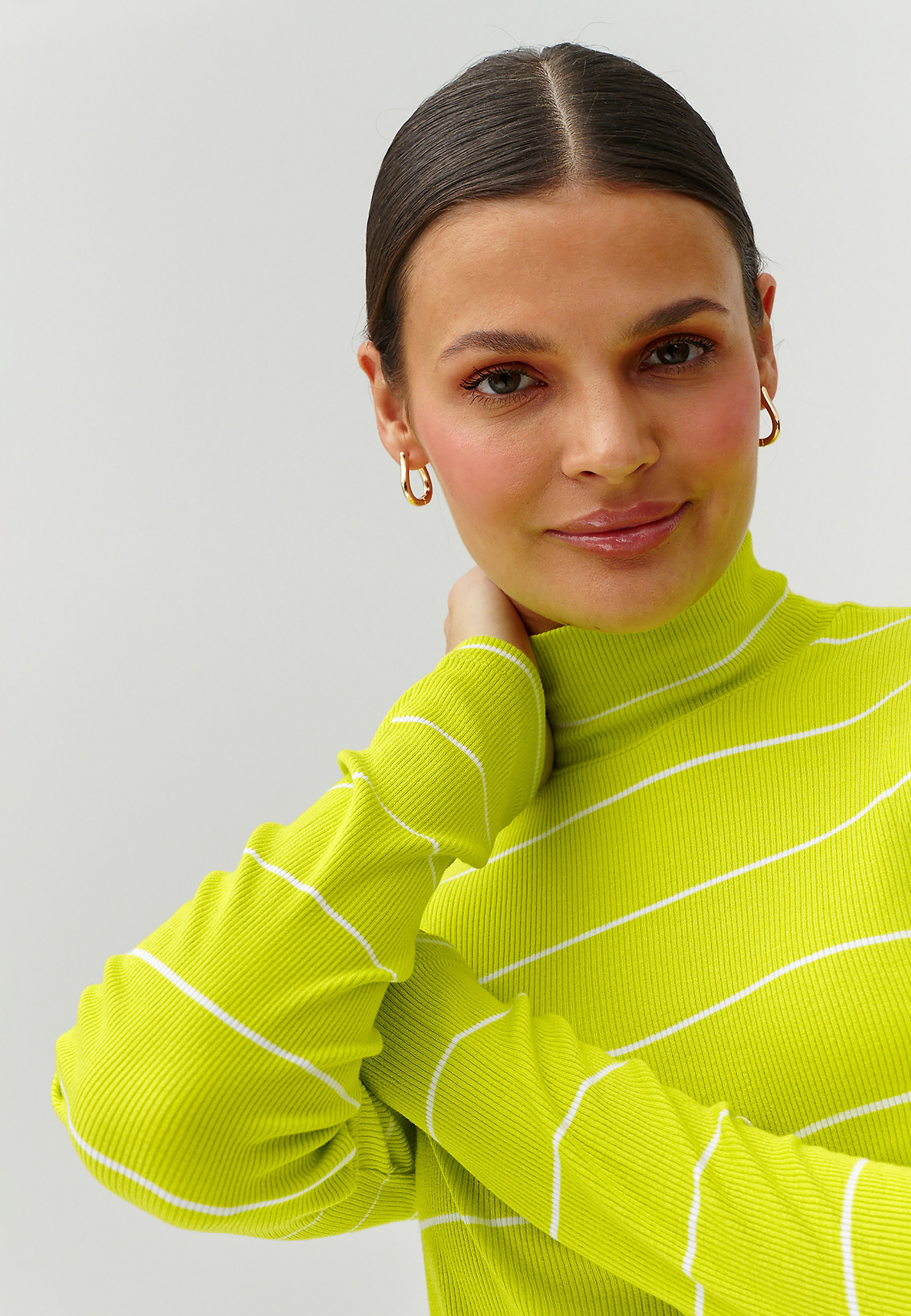 DÁMSKÁ ÚPLETOVÁ PRUHOVANÁ HALENKA S POLOROLÁKEM - GOLTIKA 1 DÁMSKÁ ÚPLETOVÁ PRUHOVANÁ HALENKA S POLOROLÁKEM - GOLTIKA 1 ZELENÁ 94433