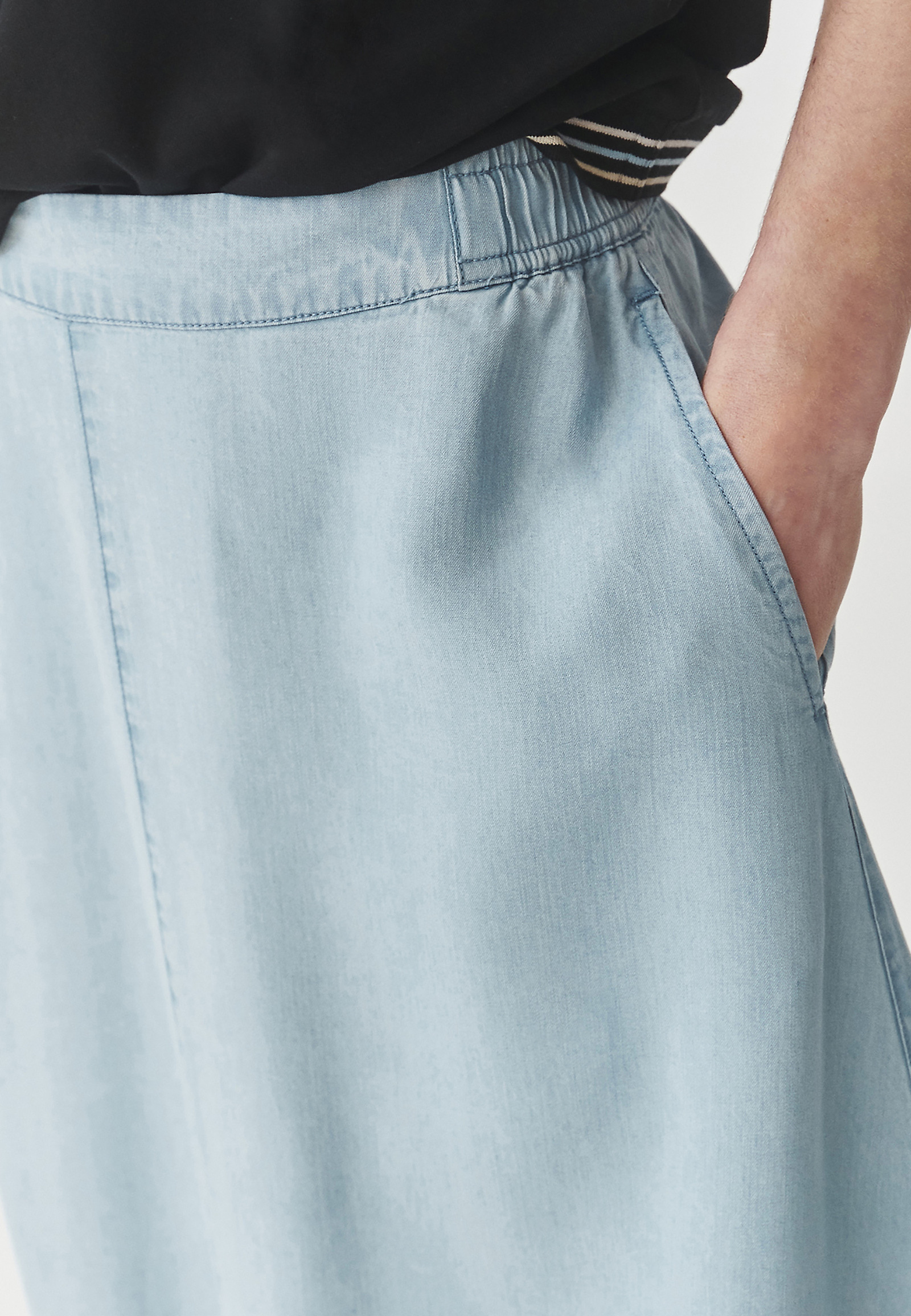 PLÁTĚNÁ MIDI SUKNĚ S GUMOU V PASE - KONI 1 PLÁTĚNÁ MIDI SUKNĚ S GUMOU V PASE - KONI 1 MODRÁ 98358