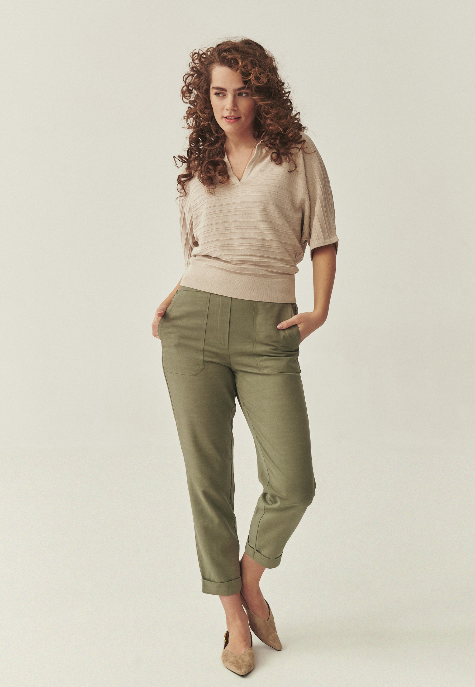 DZIANINOWA BLUZKA Z KOŁNIERZYKIEM - LIVIRI BEŻOWY 2