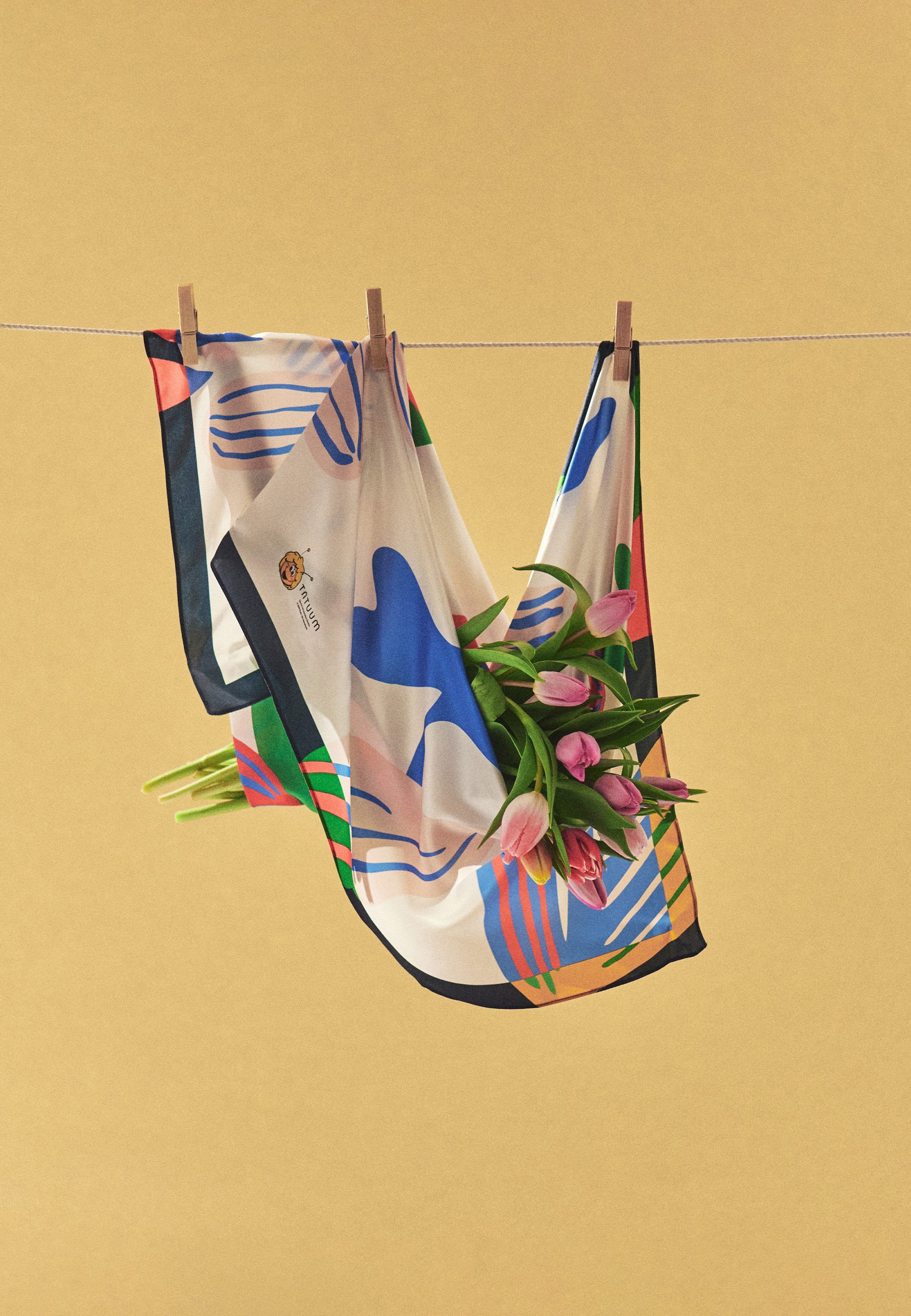 HEDVÁBNÝ ŠÁTEK S ORIGINÁLNÍM VZOREM – NIKAVI