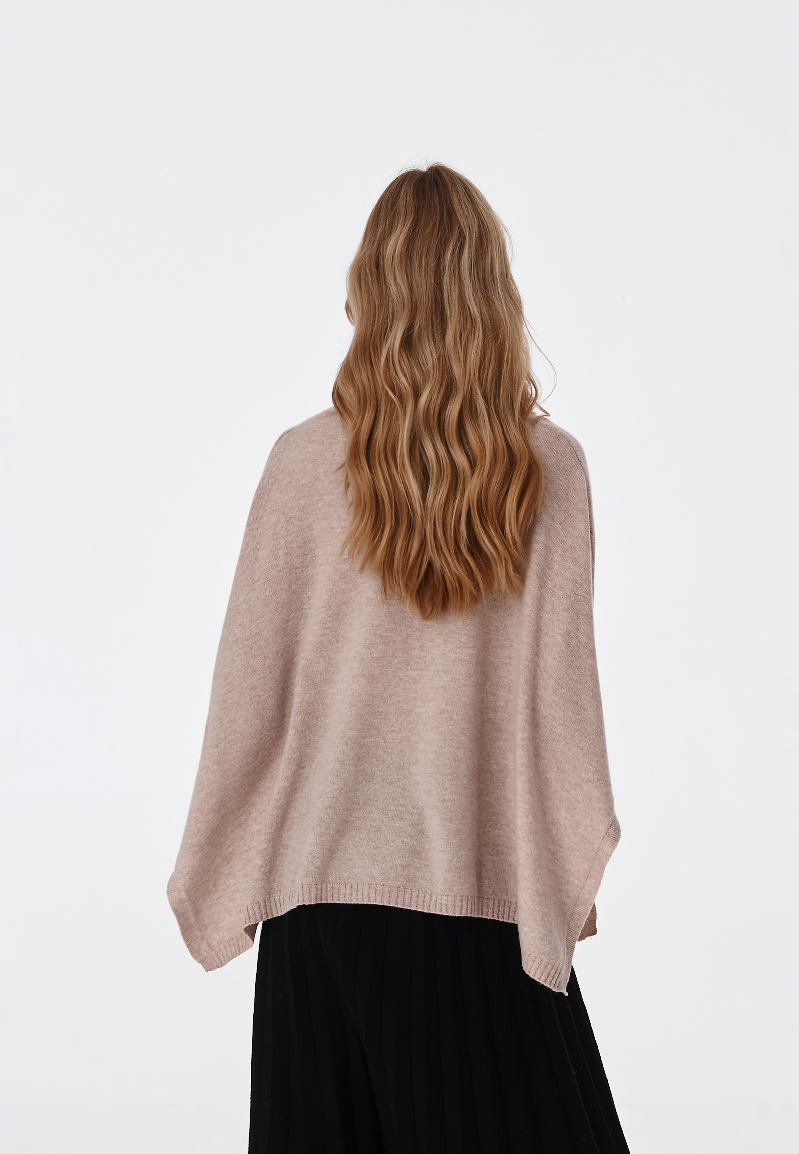 LADIES' WOOLEN PONCHO-SWEATER PONKOLO LADIES' WOOLEN PONCHO-SWEATER PONKOLO BEIGE 84673