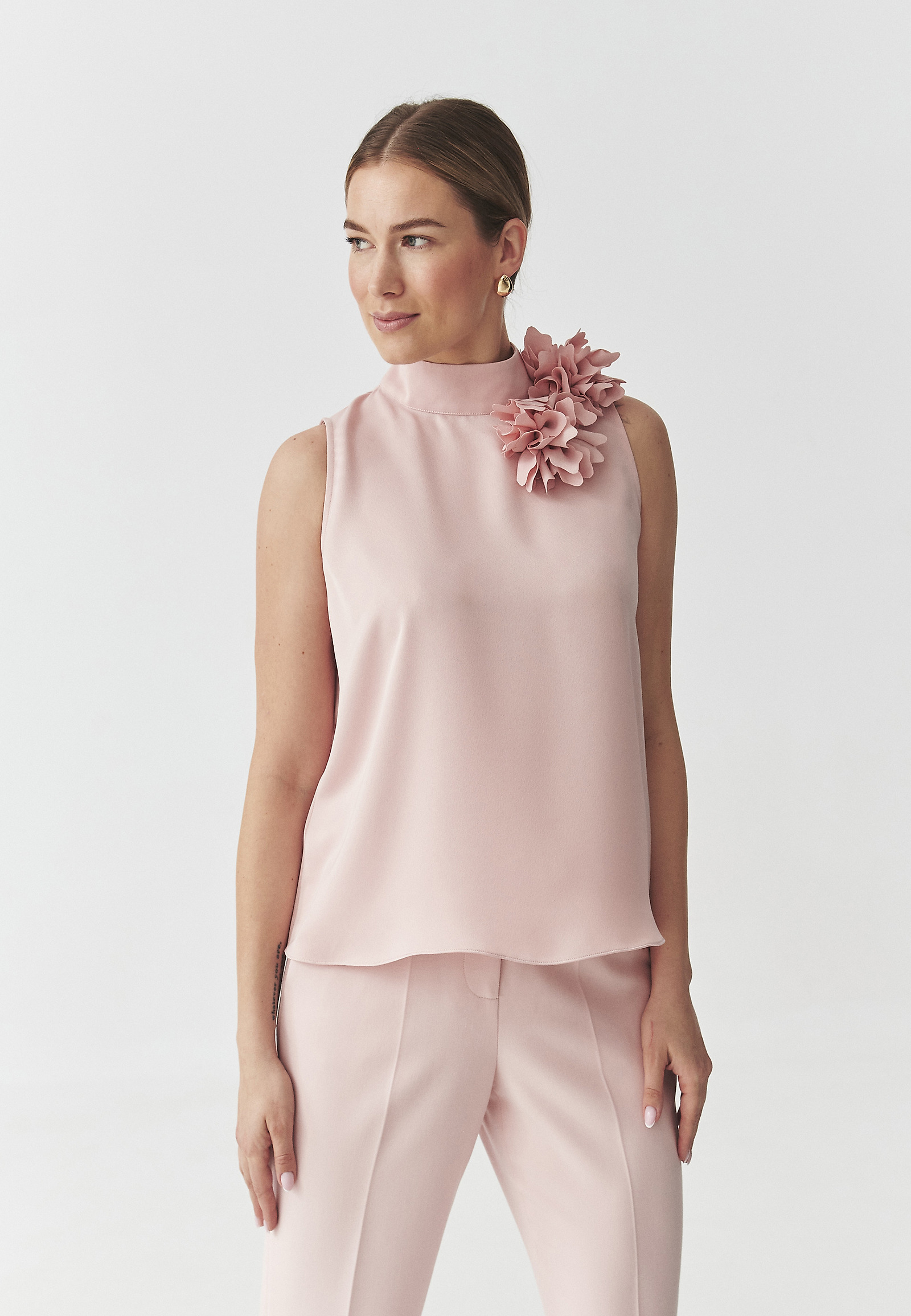 WOVEN BLOUSE WITH FLORAL MOTIF — FLORIANA WOVEN BLOUSE WITH FLORAL MOTIF — FLORIANA PINK 109038