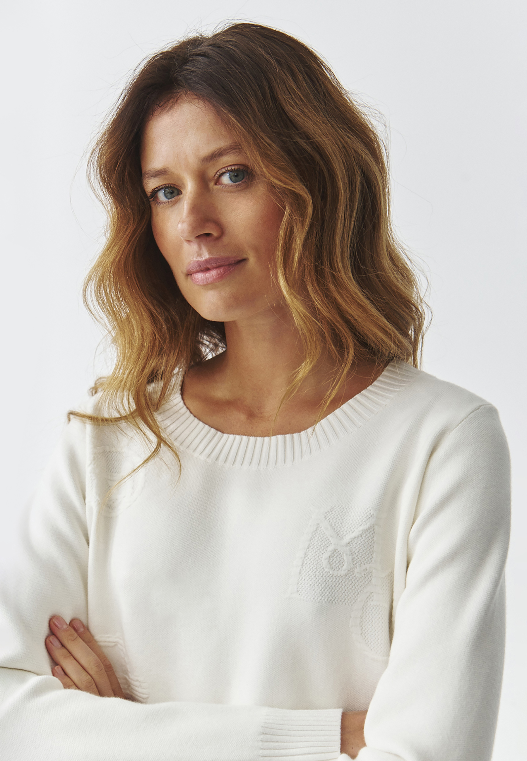 DAMSKI SWETER Z WYSZYWANYM WZOREM — SWEETY ECRU 2