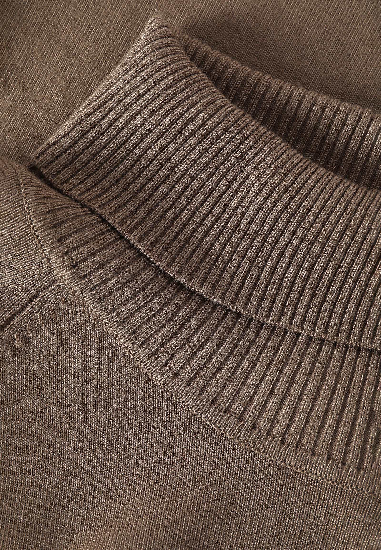 CLASSIC LADIES' TURTLENECK SWEATER - NEKOKI CLASSIC LADIES' TURTLENECK SWEATER - NEKOKI BEIGE 100589
