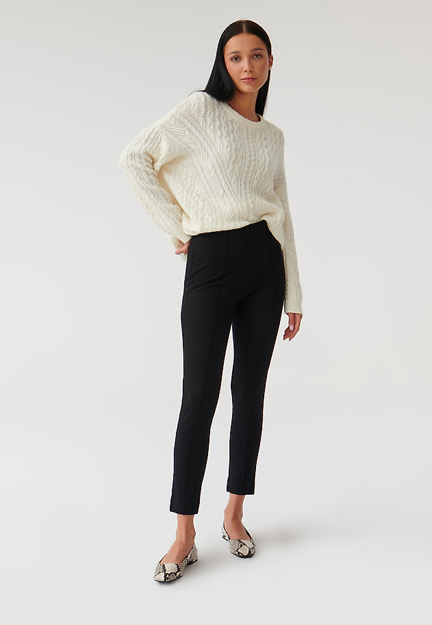 PANTALONI DE DAMĂ TRICOTAȚI CU DUNGĂ SARIKI PANTALONI DE DAMĂ TRICOTAȚI CU DUNGĂ SARIKI NEGRU 1