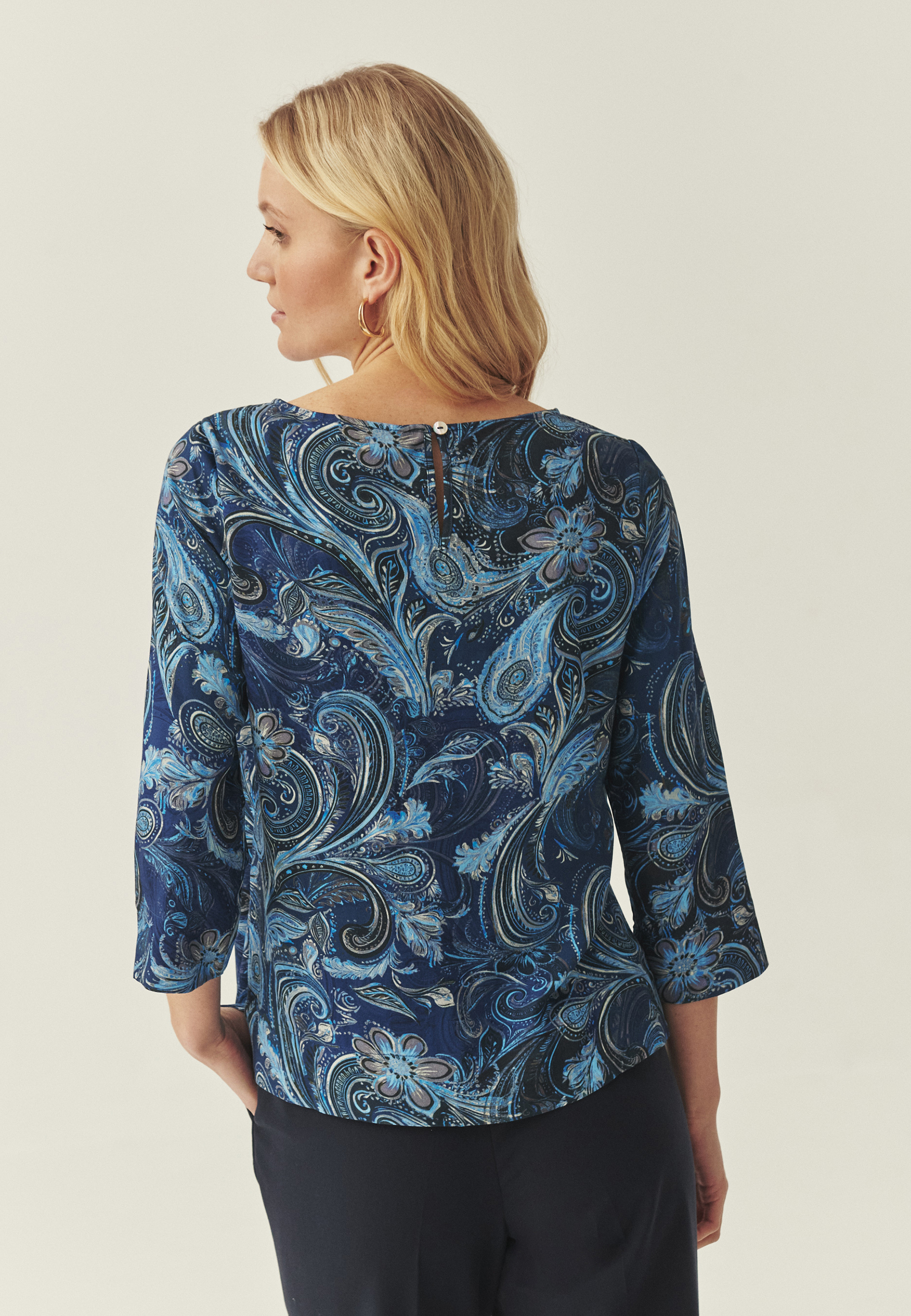 BLUZĂ CU MODEL FĂCUTĂ DIN VISCOSĂ LENZING™ ECOVERO™ - KORA MULTICOLOR 2