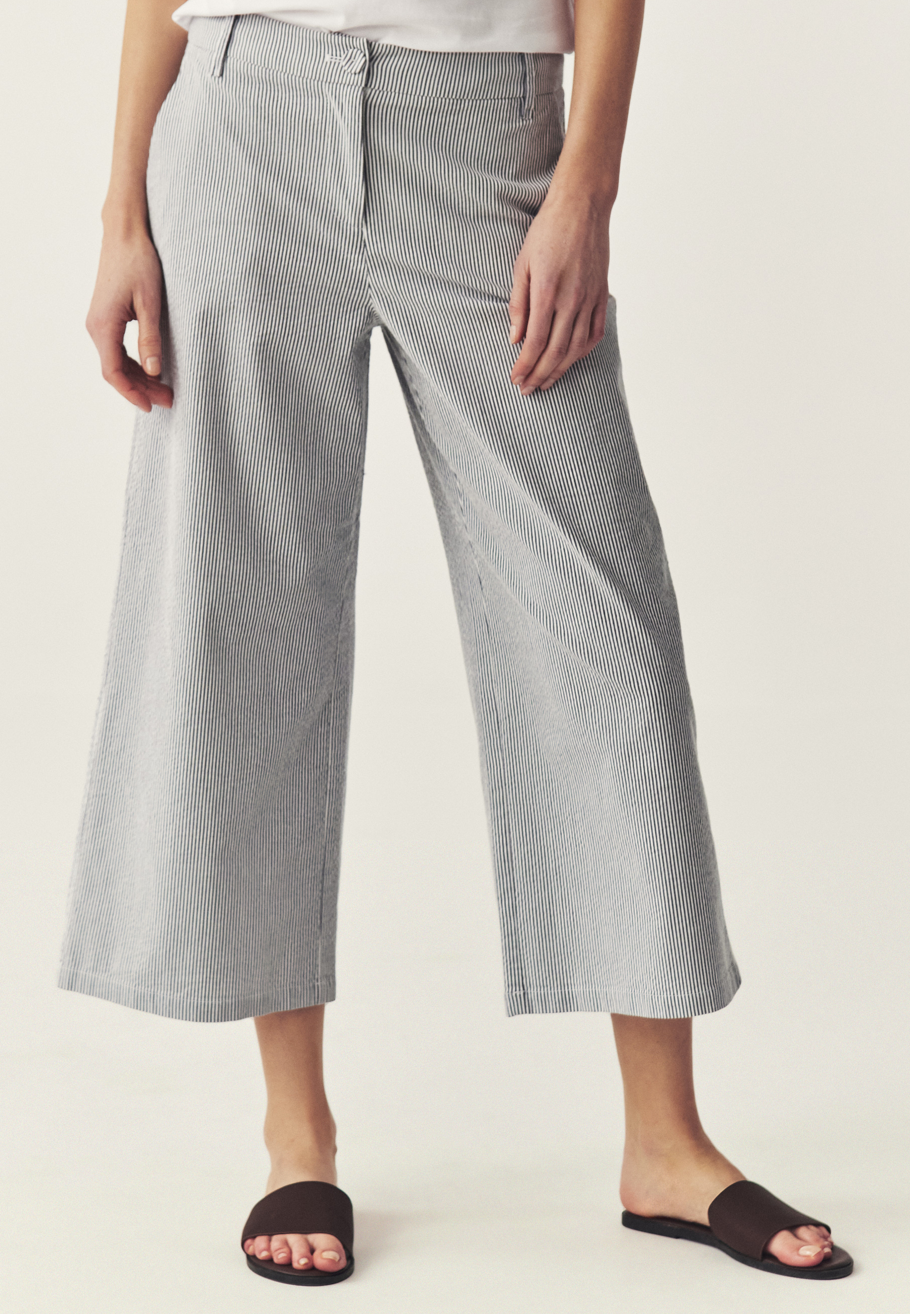 LÁTKOVÉ NOHAVICE SO ŠIROKOU NOHAVICOU – NAKO 1