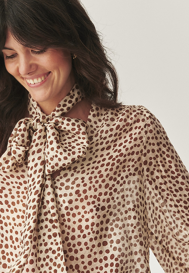 VZOROVANÁ BLÚZKA S OZDOBNÝM VIAZANÍM - SONRI VZOROVANÁ BLÚZKA S OZDOBNÝM VIAZANÍM - SONRI VIACFAREBNÝ 1