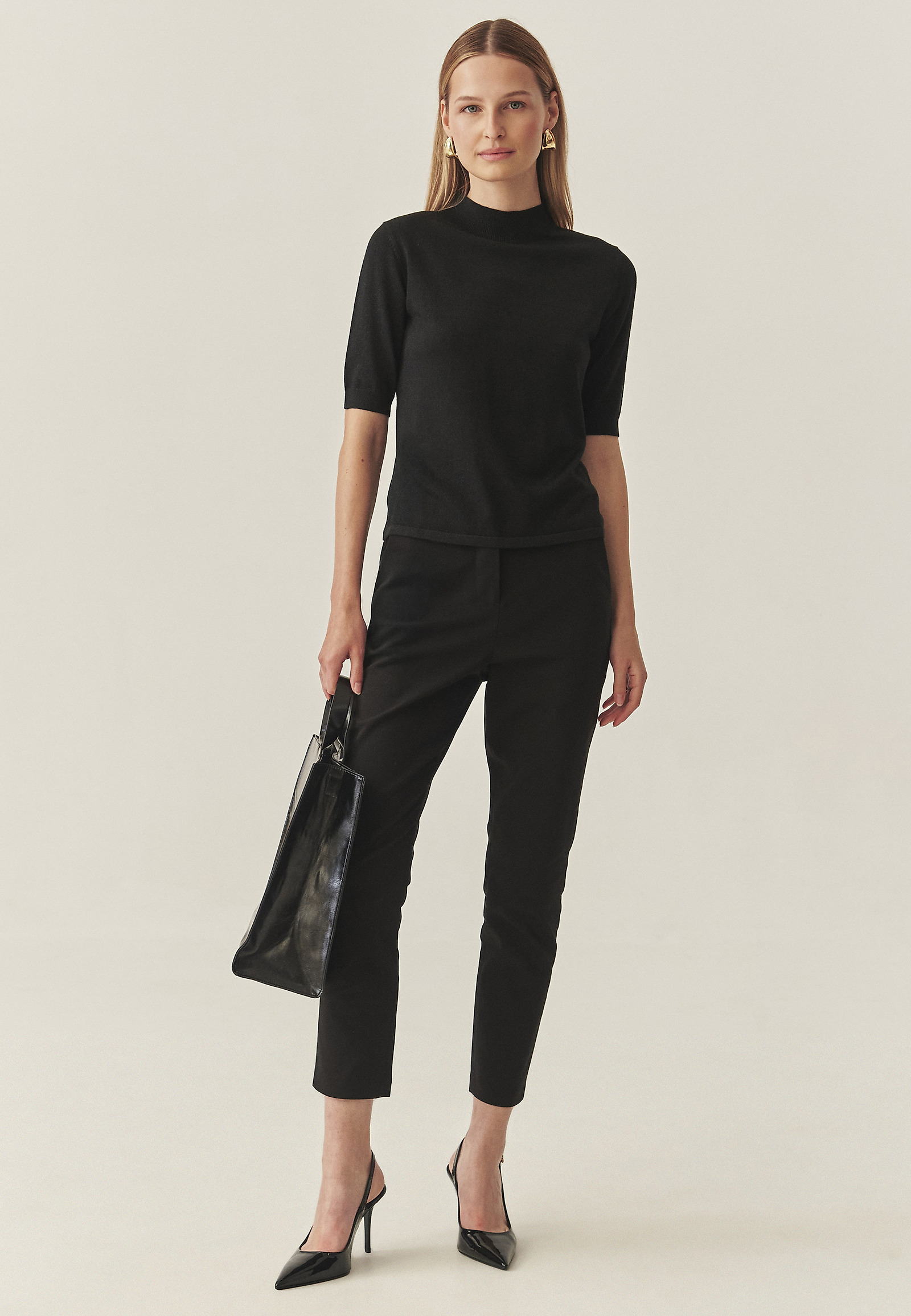 KLASICKÝ SVETR S METALICKÝM VLÁKNEM - LULU 2 KLASICKÝ SVETR S METALICKÝM VLÁKNEM - LULU 2 ČERNÁ 118869