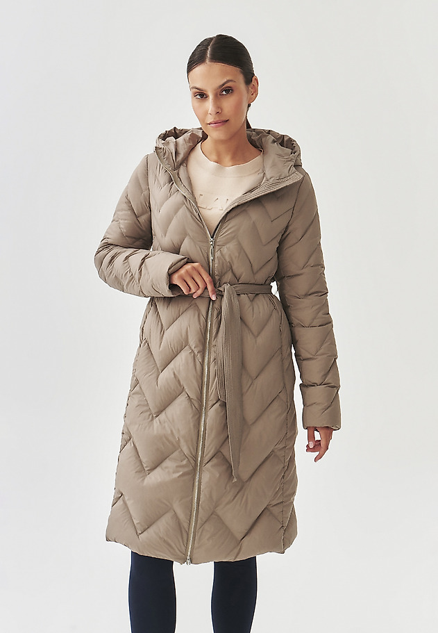 LADIES' PUFF COAT WITH HOOD AND TIE BELT - GAMI LADIES' PUFF COAT WITH HOOD AND TIE BELT - GAMI BEŻOWY 2