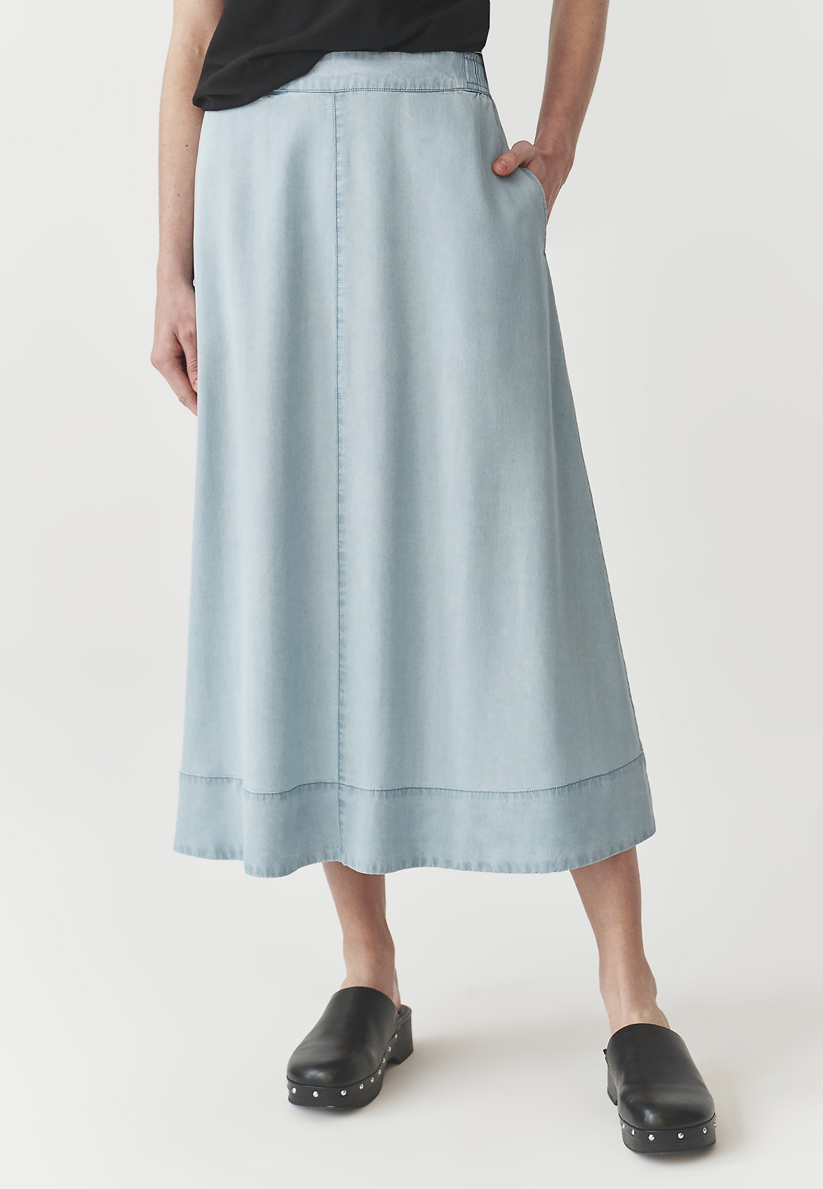 PLÁTĚNÁ MIDI SUKNĚ S GUMOU V PASE - KONI 1 PLÁTĚNÁ MIDI SUKNĚ S GUMOU V PASE - KONI 1 MODRÁ 98356