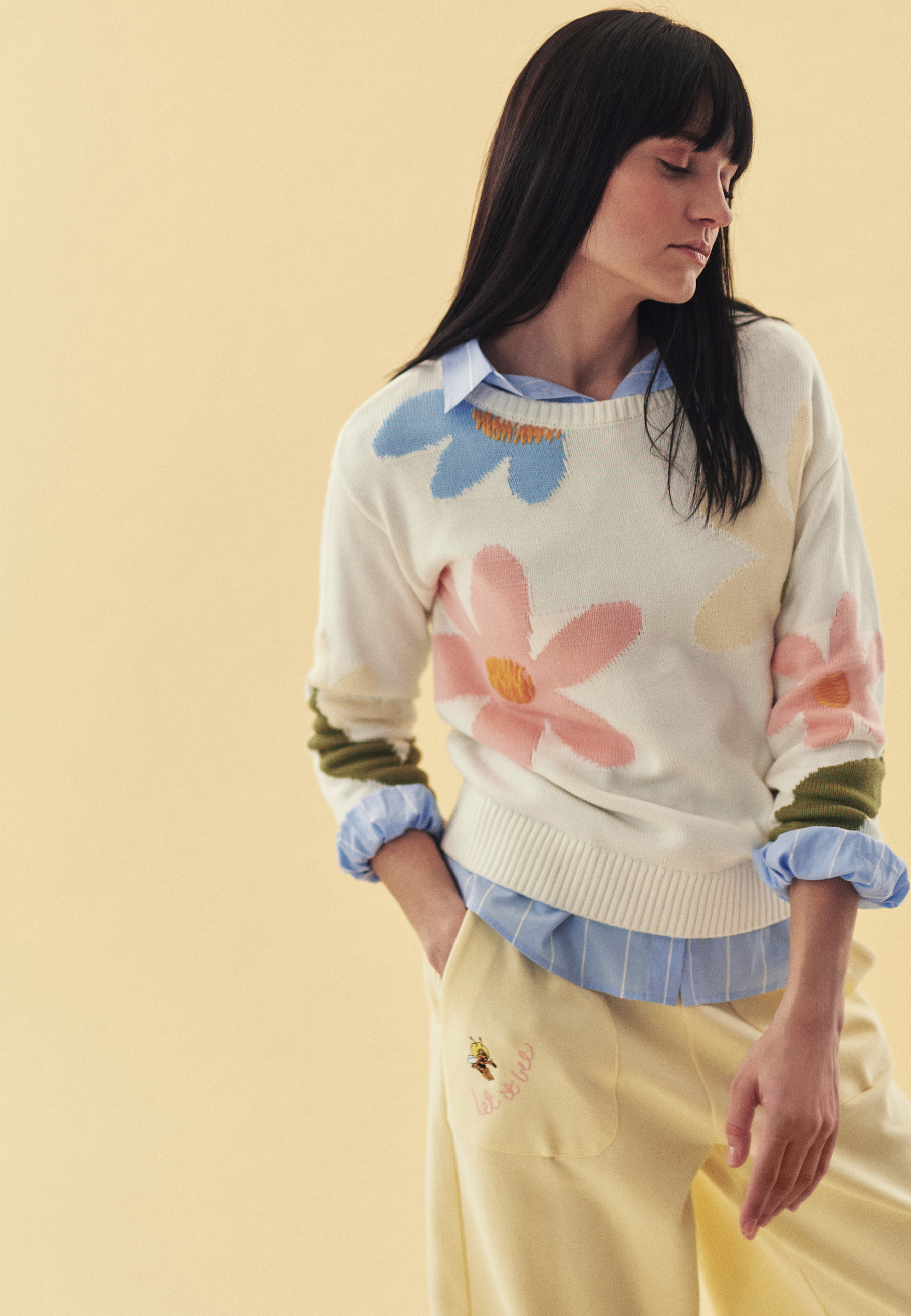 SVETER S JARNOU VÝŠIVKOU – MAY