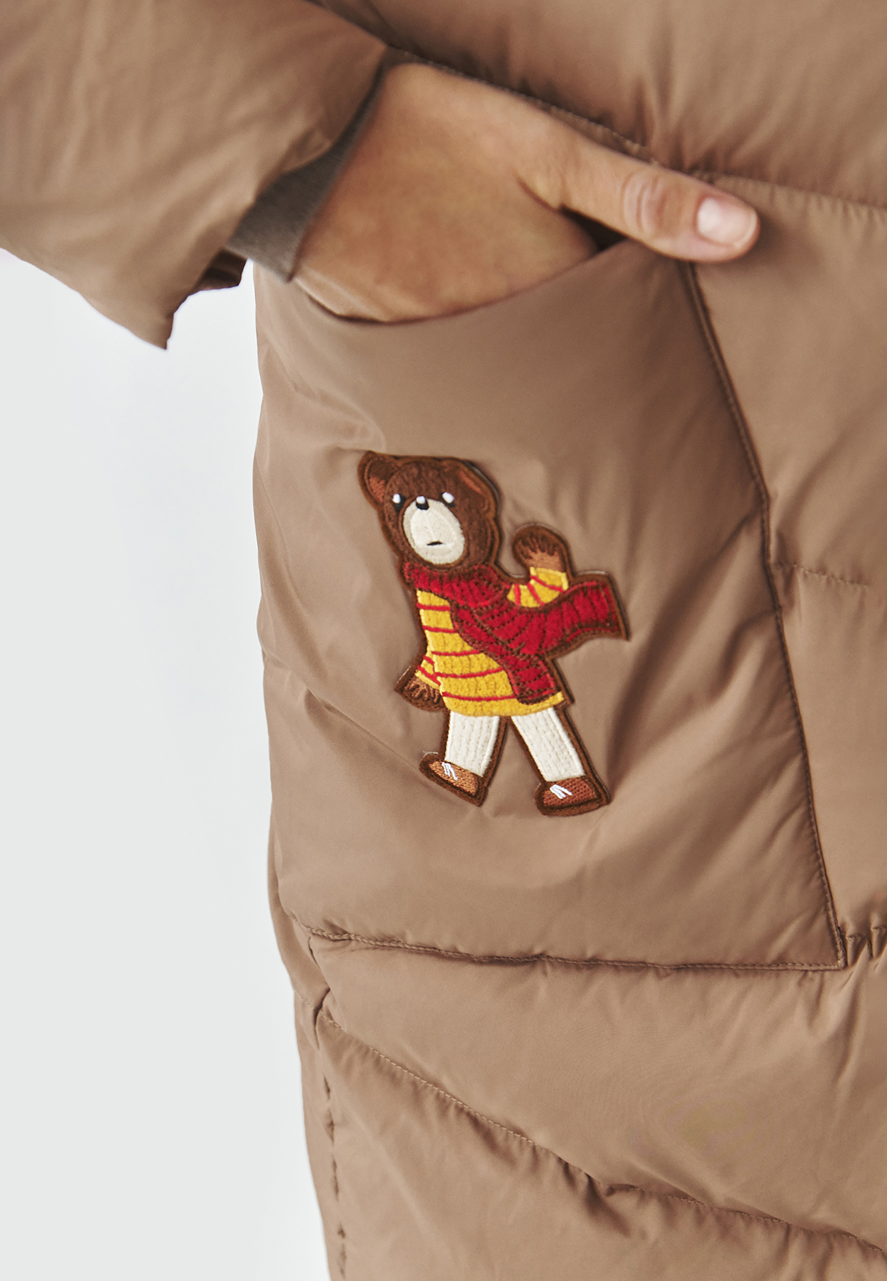 PALTON DE DAMĂ, DIN ȚESĂTURĂ, CU UMPLUTURĂ DIN PUF ȘI MOTIVUL URSULEȚULUI DE PLUȘ - VIOLA 1 BEJ 2