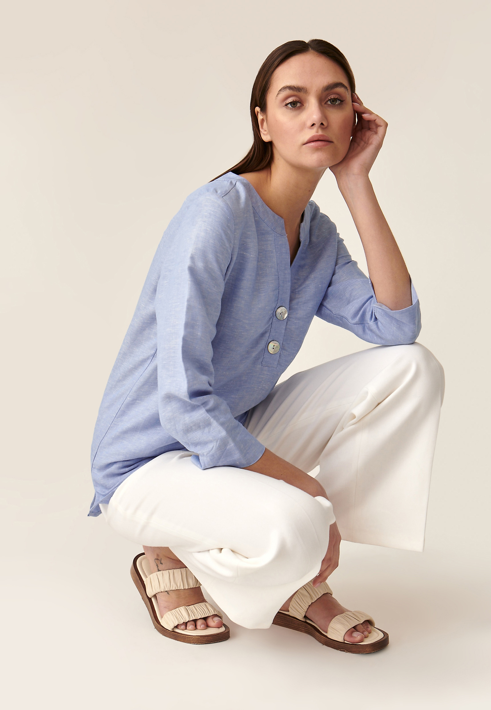 ŽENSKA BLUZA Z GUMBI ALMERA ŽENSKA BLUZA Z GUMBI ALMERA MODRA 88758