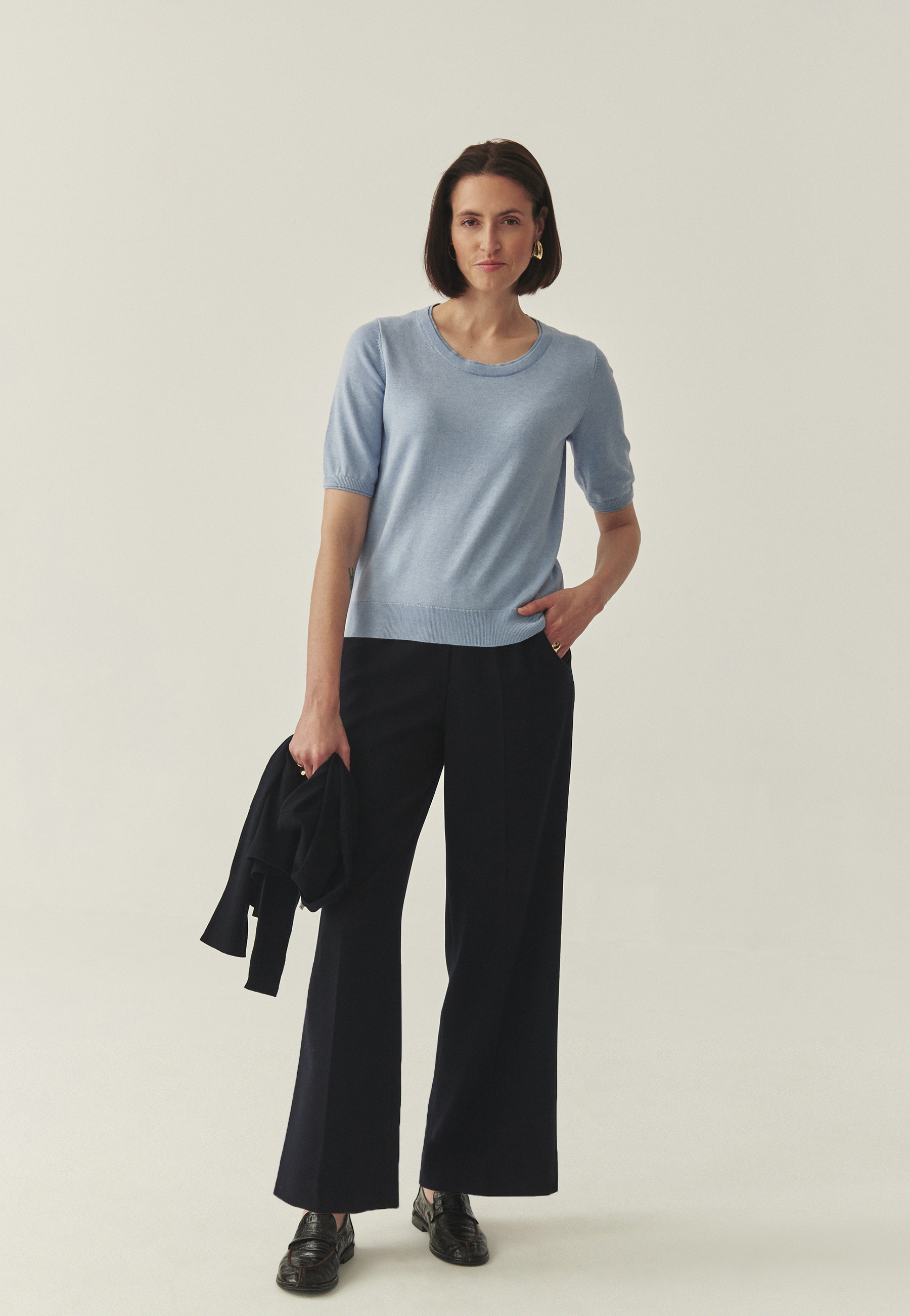 DZIANINOWA BLUZKA Z WISKOZĄ LENZING™ ECOVERO™ - AVO NIEBIESKI 2